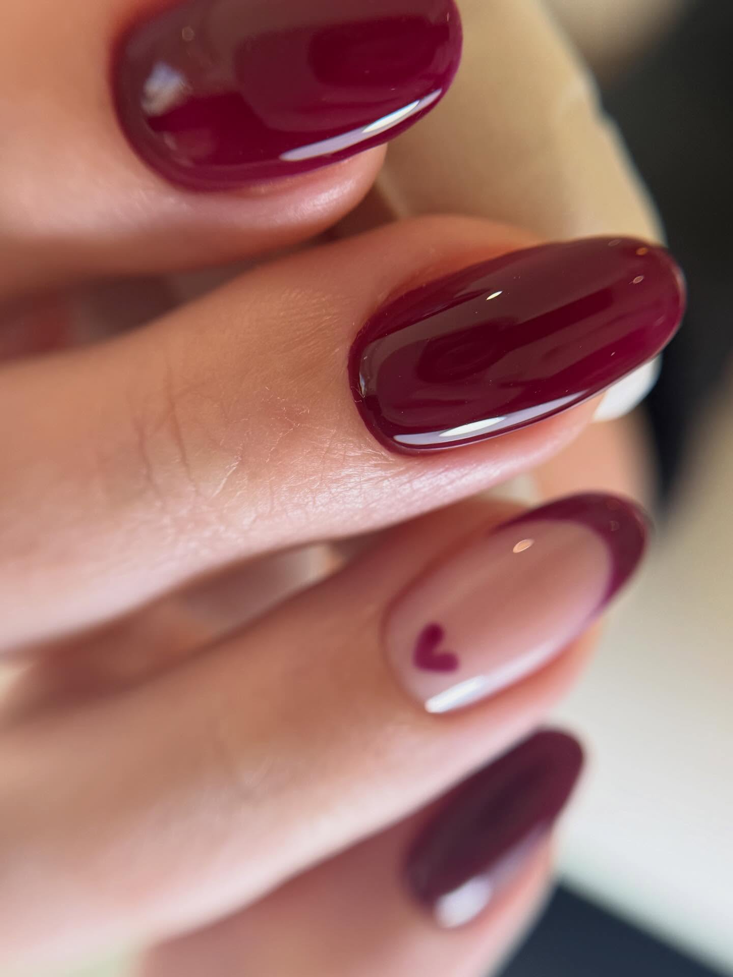 Pocket lifting is one of the most commonly overlooked problems during maintenance appointments.
Because the lifting sits beneath the surface of the product, it isn’t always obvious unless the nail is properly assessed and rebalanced.
This is why a full rebalance at every appointment is so important.
Without correctly rebalancing the nail, pocket lifting can easily be missed.
The gel may look intact from the outside, but the bond between the product and the natural nail has already been compromised.
If lifting is simply covered with new product, moisture and debris can become trapped underneath the product.
Correct rebalancing means identifying and removing any lifted product so the new product can bond properly to the natural nail again.
Pocket lifting may be hidden, but ignoring it can lead to further lifting, weakened enhancements, and potential bacterial issues.
Understanding how to recognise and manage pocket lifting is an essential part of maintaining safe, healthy nail appointments.