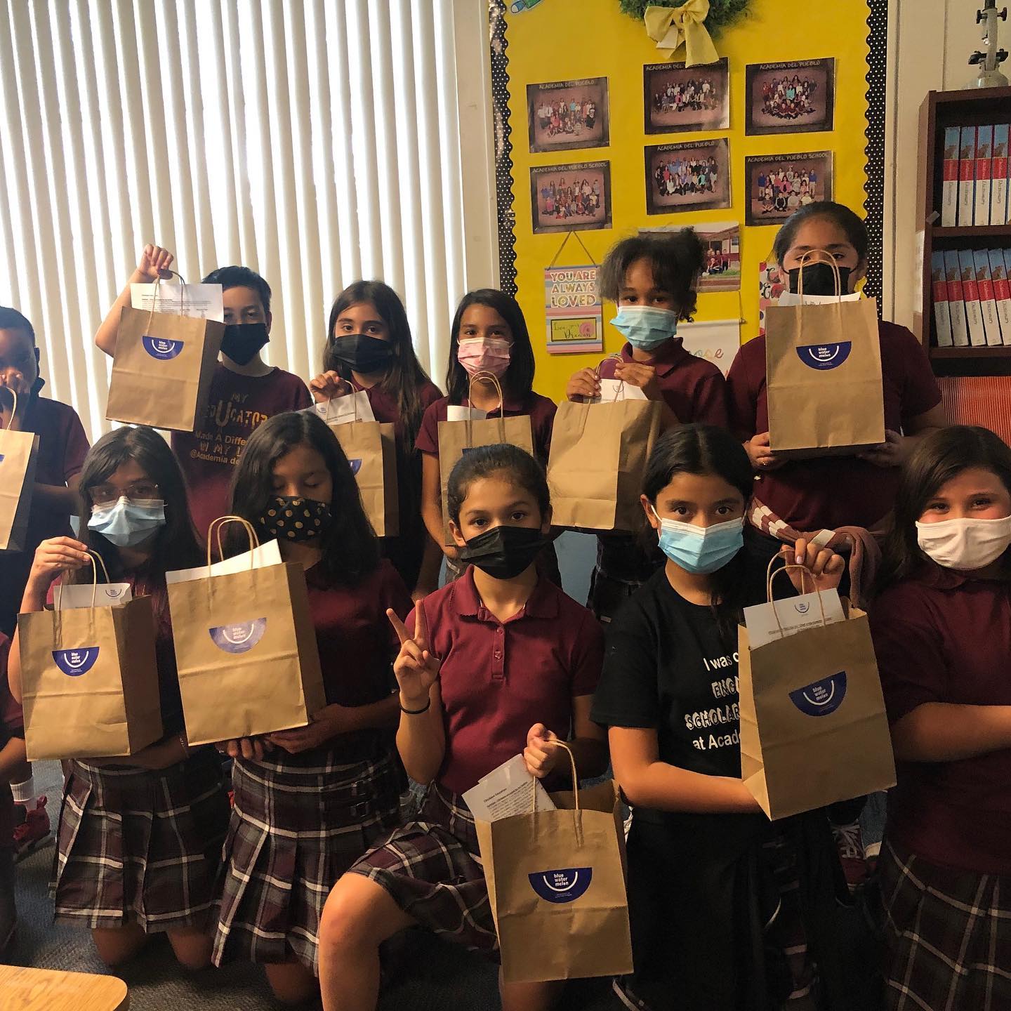 Thank you, Blue Watermelon Project, for an amazing first round of our Chef in the Garden activities! 5th graders learned all about chickpeas from Chef Tamara Stranger, who showed classes how to make "Hot Chickpeas." Yum! Then, students planted their own plants to grow at home! Great job 5th graders and their wonderful teachers: Mrs. Yogeeta and Ms. Shaw. Be on the lookout for more exciting 5th grade recipes and gardening all this year! Thank you @tamara_stanger @bluewatermelonproject @veggiebadman for your generosity in supporting our students' learning. 🙂