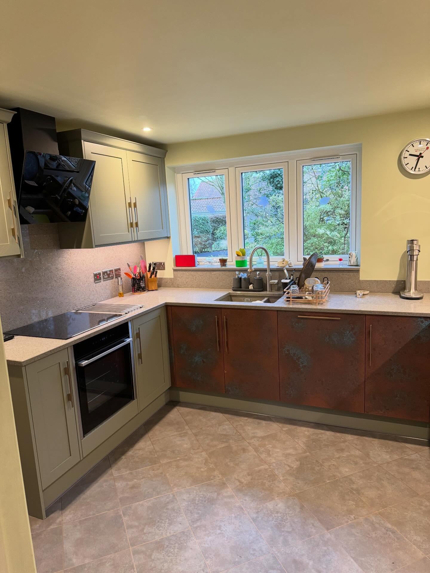 ⭐️⭐️New Kitchen finished ⭐️⭐️
@stori_collection Aldana Cardamom & Ferro oxidised copper doors.
Grey mirror quartz
@quookeruk flex combi tap.
@blanco_uk sublime under-mount sink
@neff_home Appliances
Great transformation on this project. ➡️⏩️ Swipe for before photos.
Full removal,
New plumbing ✅
New electrics ✅
Window removed and bespoke shelving added ✅
Fully re plastered ✅ @smoothsi1
New kitchen supplied and installed ✅
New flooring ✅
#kitchen #quooker #kitchenremodel #kitchensofinstagram #kitchendesign