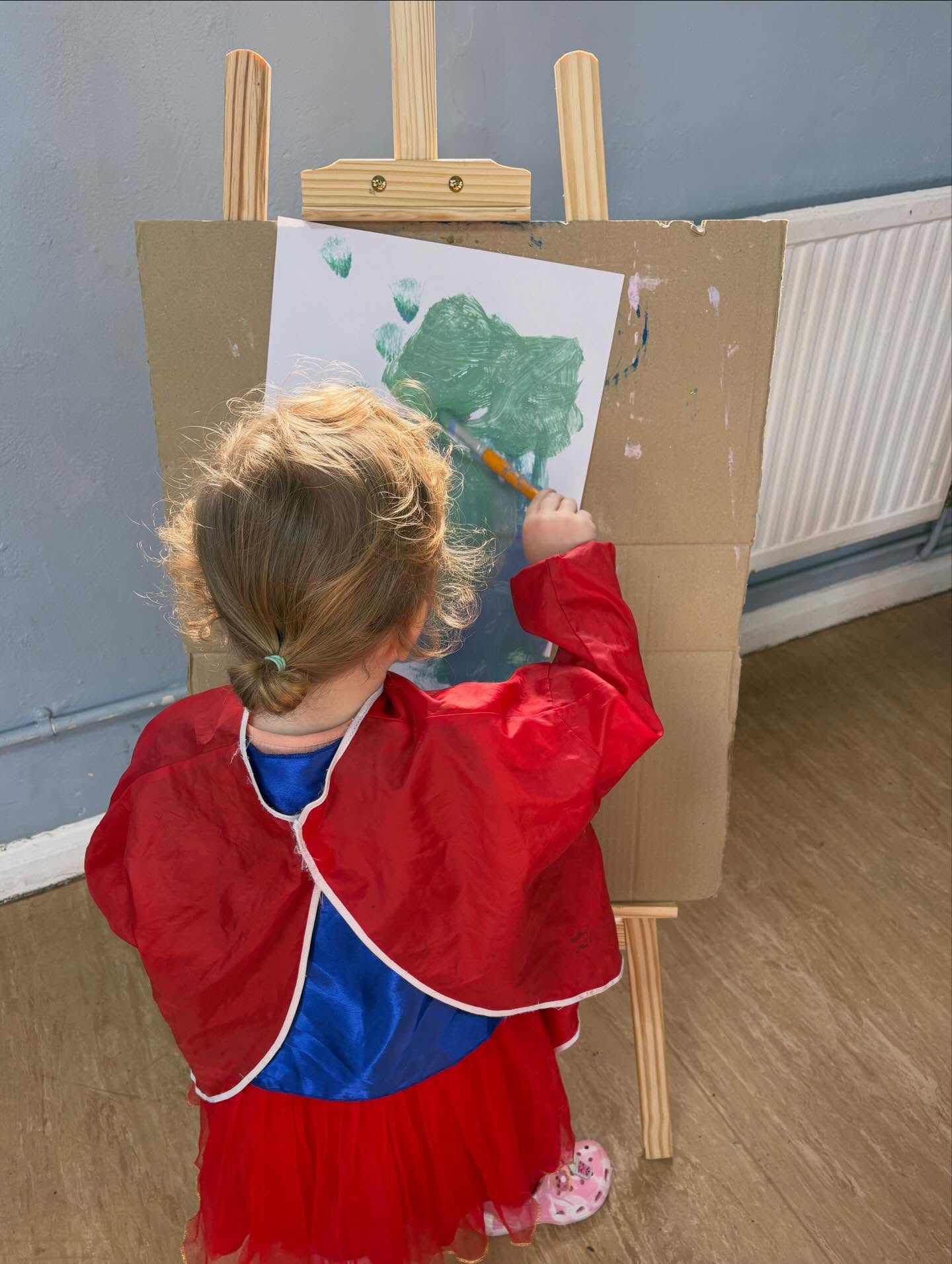 When we’re not exploring the forest, we love settling into our Montessori work cycle 🌿
Different tables are set up around the room so each child can follow their own interests and curiosity. Some of today’s choices included:
🎨 Arts and crafts
🦕 Sensory dinosaur digging
🖌️ Painting
👐 Montessori motor-skill activities
It’s always so special to watch the children choose their own activities, develop independence, and let their creativity grow. ✨
#highgateschool #montessori #sensorybin #northlondonmums #highgatemums
