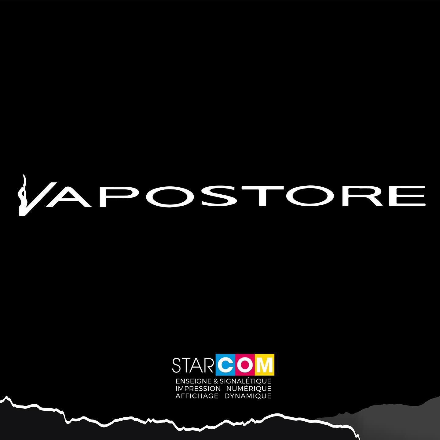 Mettez de l’éclat dans votre marque avec Starcom ! 💡🎨
Nous sommes ravis de vous montrer notre tout dernier projet pour Vapostore : une enseigne extérieure qui ne passe pas inaperçue. Avec des lettres boîtier en plexiglas blanc, montées sur des caissons en aluminium au fini impeccable 🛠️, cette enseigne capte tous les regards.
À l’intérieur, une enseigne en BLOCLED PMMA de 30mm illumine l’espace, ses bords laqués créant une ambiance lumineuse unique 💫.
Et pour une présence encore plus marquante, une enseigne drapeau double face en aluminium éclaire les deux sens, jouant sur la transparence et la lumière.
Chez Starcom, nous donnons vie à votre enseigne à Marseille et sa région. 🌟👀
.
📞04 91 33 23 47
👨💻www.imprimenseigne.fr
.
.
#Starcom #ImpressionNumerique #Marseille #Signaletique #LettresRelief #EclairageLED #StarcomMarseille #SignalétiqueDeLuxe #VisibilitéMaximale #enseigne #made #fabrication #artisanat #artisan #design #logo #3dletters #enseignmarseille #marseille#enseignelumineuse #led #signaletique #logo #fabrication #devanture #commerce #paris #ledsign