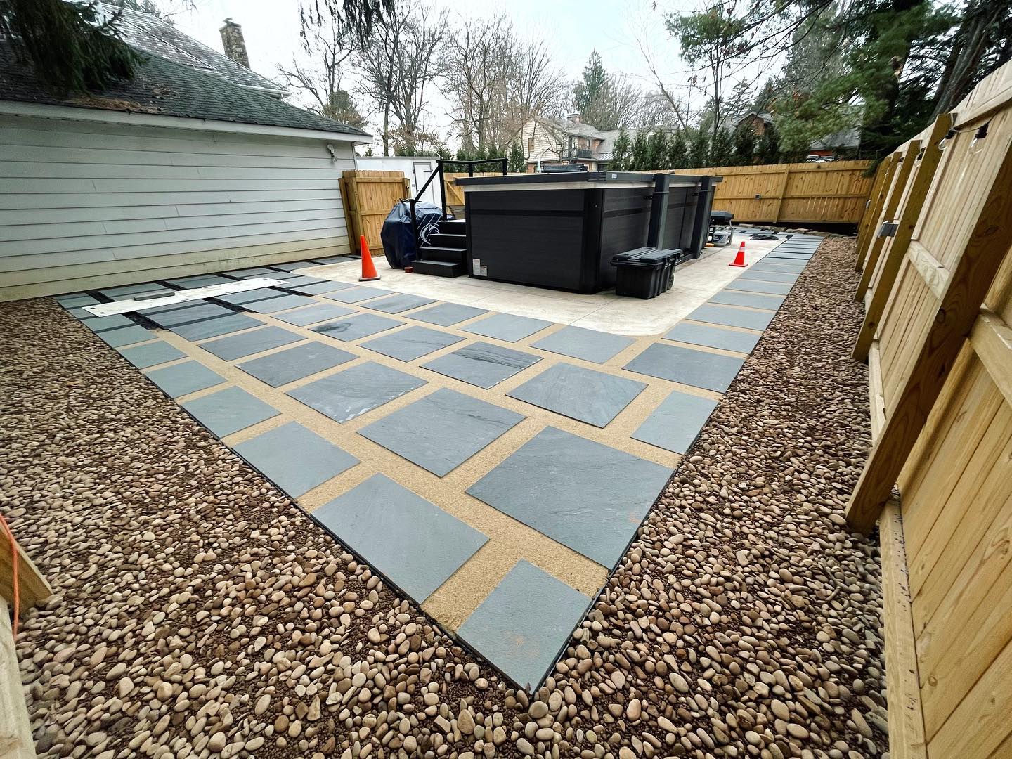 30x30 flagstone slabs and sand polymer add a contemporary look to this outside hangout!
#outdoorspaces #patio #freshair #gatheringplace #hardscape #ephenry #landscapersofinstagram #statecollege #pennstate #landscaper #yondermountain #conservation