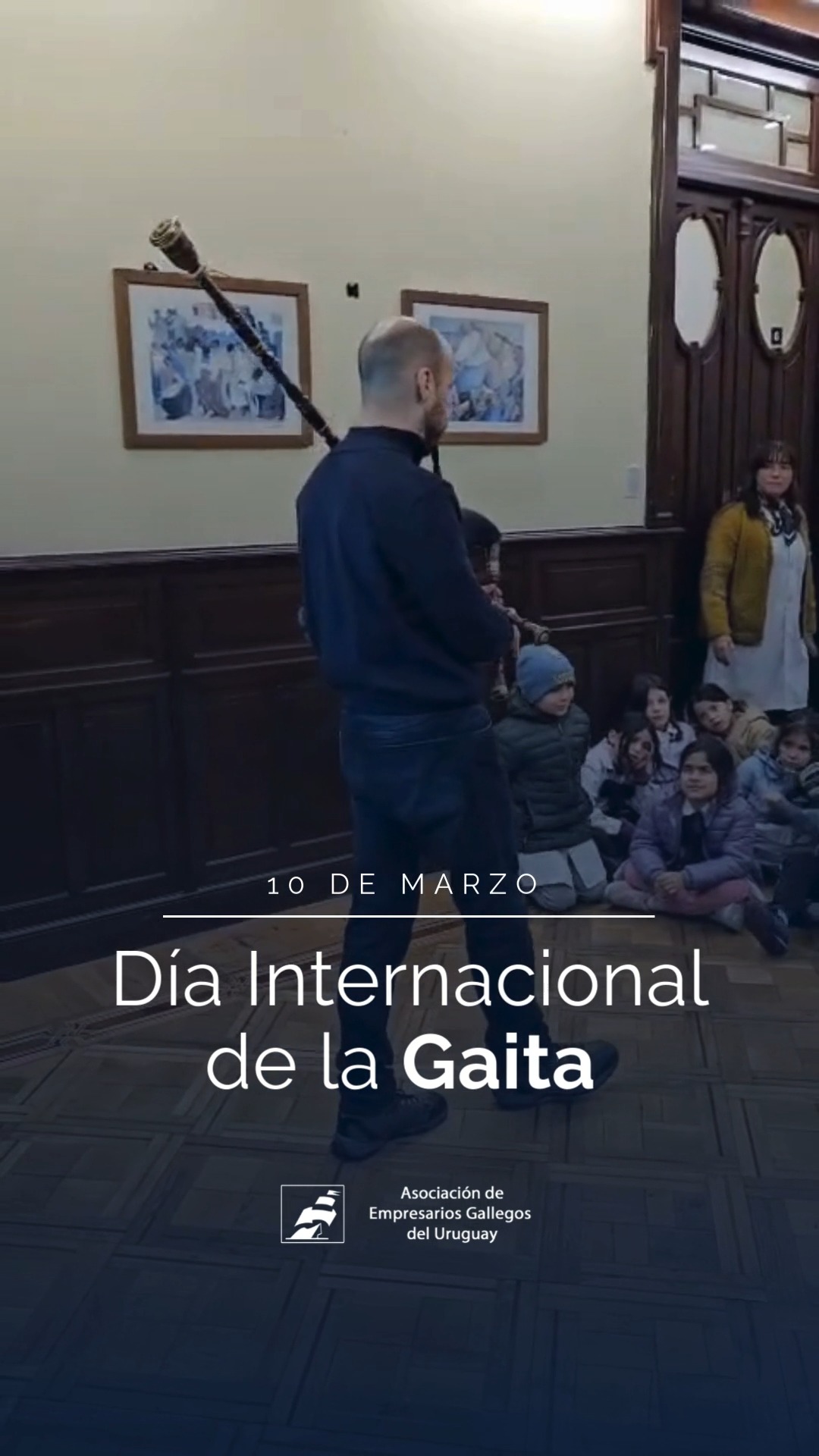 Hoy celebramos el Día Internacional de la Gaita 🎶, un instrumento que atraviesa generaciones y mantiene vivas nuestras raíces gallegas.
Compartimos este momento especial, donde la música gallega llega a una escuela y sigue transmitiendo cultura, identidad y orgullo.