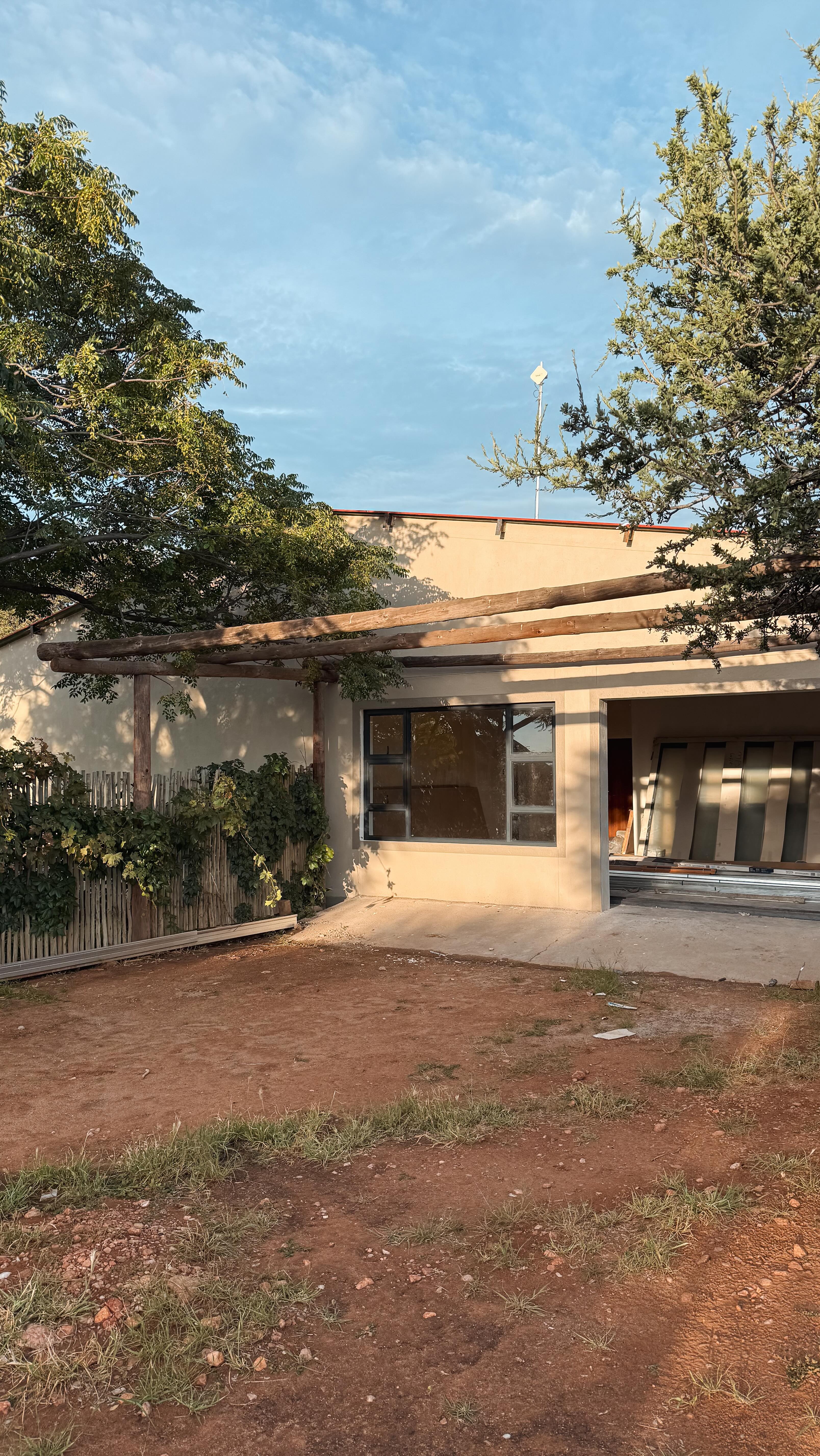 Ein schnelles Update von Oktober letzten Jahres bis jetzt im März 🥰
Gegen Ende des Jahres ist nicht ganz so viel passiert, aber seit Januar sieht man jeden Tag Neue Fortschritte und wir freuen uns so sehr 😍
Bleibt dran für die nächsten Updates und bis bald 🤍🥰
🇳🇦 A quick update from last year October until now in March 🥰
Towards the end of the year everything slowed down a bit burnside January you can see improvements day for day and we are so excited!😍
Stay tuned for the next update 🤍
#namibia #lodge #lodgebau #auswandern