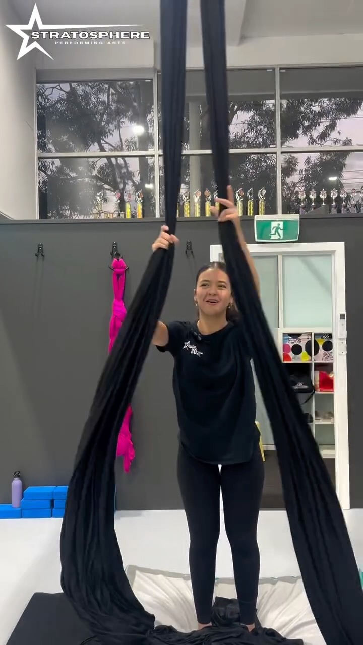 Come a take a Senior Aerials class with us, Mic’d up edition!
Reel credit to Miss Beth ✨ @beth.drayton