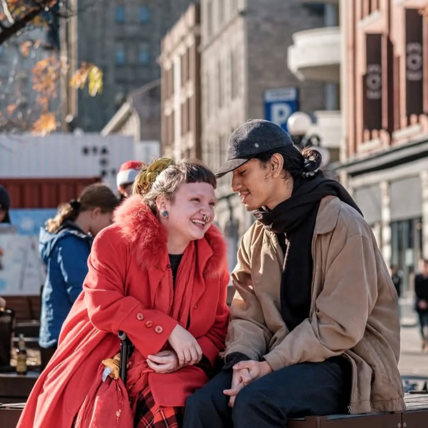 😁 2 weeks ago, we did a project with @lirpaburpa in the ByWard Market to represent the people of Ottawa in their natural environment.
We started with a few people who were willing to participate in our experiment, and we'll probably continue to do more.
The idea is to capture real moments, moments of life, moments of waiting...
Thanks to all participants. 🙏
----------------------------------------------------
Il y a 2 semaines, nous avons fait un projet avec Emily April qui est de représenter les habitants d'Ottawa dans leurs milieu naturel.
Nous avons commencé avec quelques personnes qui ont bien voulu participer à notre expérience et nous allons sûrement continuer à en faire plus.
L'idée est de capturer des moments vrais, des moments de vie, des moments d'attente...
Merci aux participants. 🙏