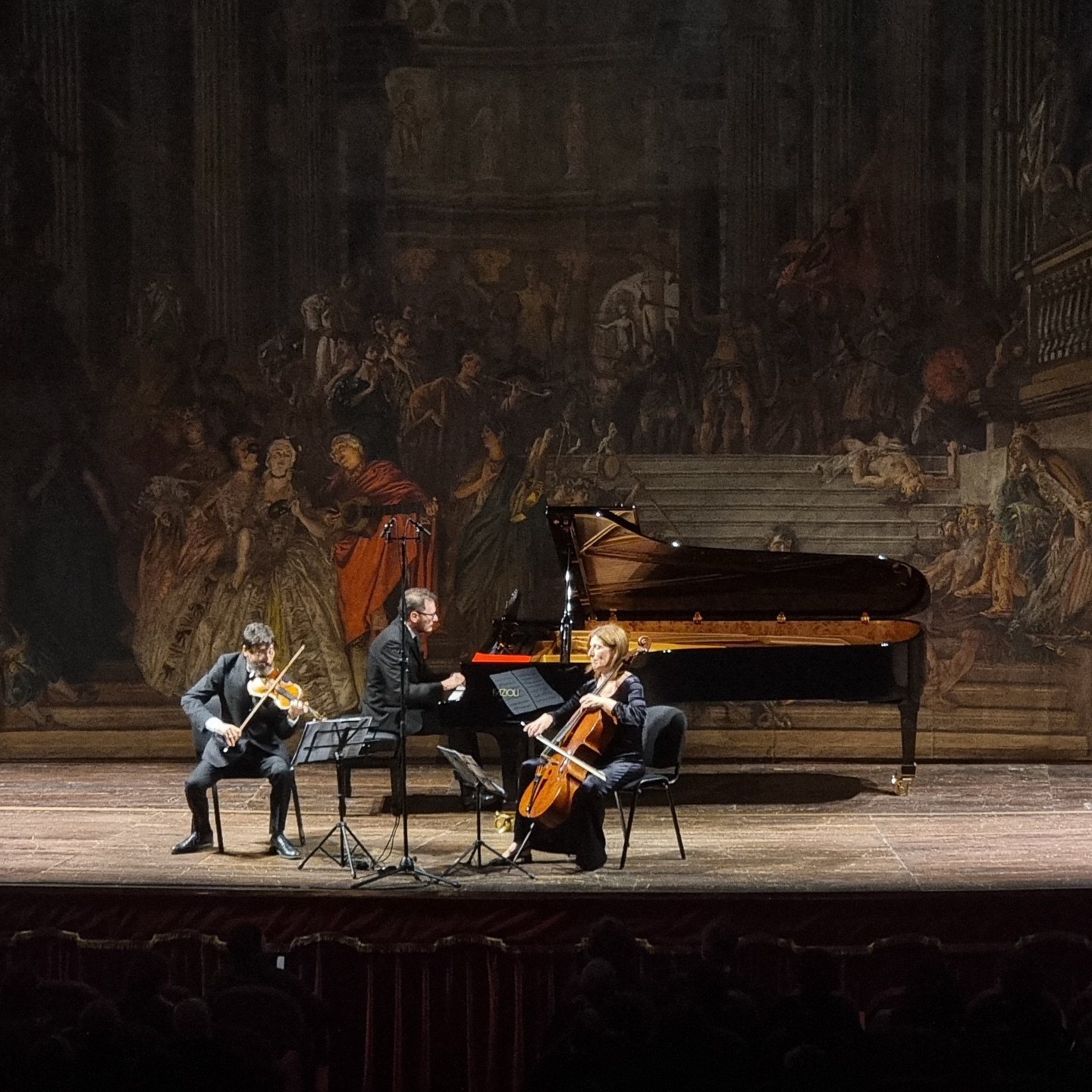 La fantastica Residenza Artistica del Trio Debussy (@triodebussy) - Antonio Valentino (@antonio.valentino_um), Piergiorgio Rosso (@piergiorgio_rosso_69) e Francesca Gosio (@francesca_gosio)!
Grazie @teatroponchiellicremona e @fondazione_cariplo.
Un ringraziamento speciale al Conservatorio C. Monteverdi (@conservatoriocremona) e all’IIS Antonio Stradivari (@istituto_stradivari_cremona) per la partecipazione!
The fantastic Artistic Residency of Trio Debussy (@triodebussy) - Antonio Valentino (@antonio.valentino_um), Piergiorgio Rosso (@piergiorgio_rosso_69), and Francesca Gosio (@francesca_gosio)!
Thanks to @teatroponchiellicremona and @fondazione_cariplo.
A special thanks to the C. Monteverdi Conservatory (@conservatoriocremona) and the IIS Antonio Stradivari (@istituto_stradivari_cremona) for their participation!
#TrioDebussy #conFondazioneCariplo #CasaStradivari #Cremona #TeatroPonchielli