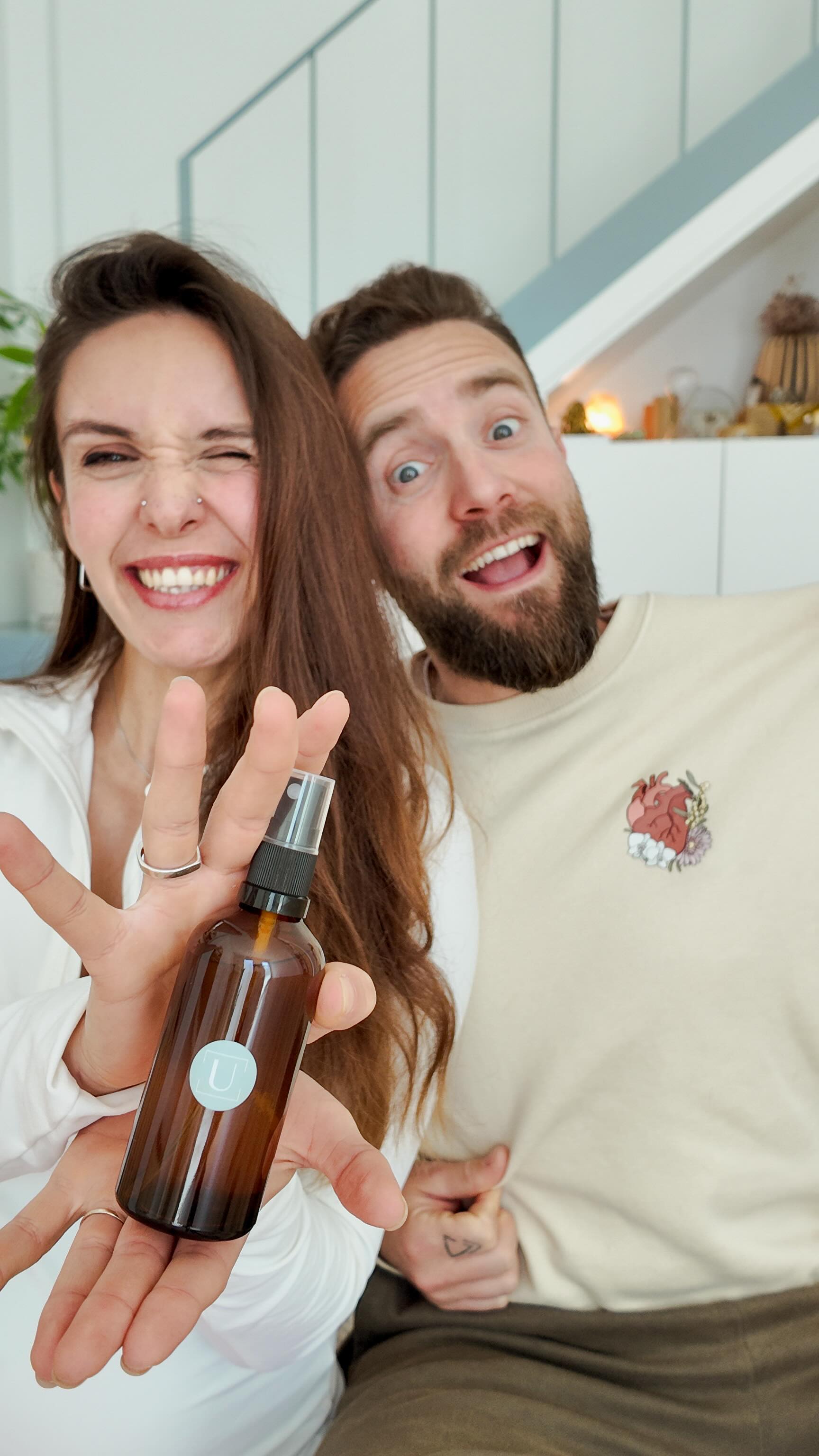 𝗙𝗥𝗜𝗗𝗔𝗬 𝗡𝗘𝗪𝗦!! ✌🏼 con las últimas novedades
Dos grandes temas en los que hemos trabajado mucho, nuevos productos en nuestra shop, que nos habíais pedido mucho, y los talleres que llegan para el mes de abril.
• Sudaderas nuevas de UPEKSA 🫀
• La bruma con el olor del estudio, ahora también para tu casa
• 𝟬𝟴 𝗱𝗲 𝗮𝗯𝗿𝗶𝗹 | Taller con @zaidafisiopelvic para reconectar con el trabajo interno del cuerpo y entender bien los ejercicios hipopresivos
• 𝟭𝟴 𝗱𝗲 𝗮𝗯𝗿𝗶𝗹 | Clase especial para preparar la media maratón de Chiclana 🏃🏻♂️
Como siempre, grupos pequeños, plazas y unidades limitadas, así que si algo de todo esto te llama… escríbenos y te contamos mejor o resolvemos dudas.
Gracias por estar siempre al otro lado y seguir haciéndolo posible ✨