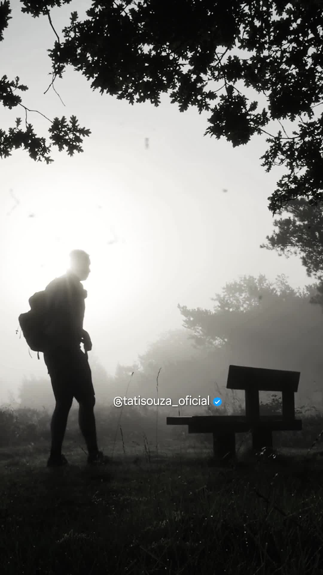 Se você quer engajar pessoas, comece pela clareza na comunicação. 💡
Muitas vezes gastamos tempo contando uma longa história para explicar algo simples.
E quando finalmente chegamos ao ponto… quem estava ouvindo já parou de prestar atenção.
Clareza é dizer o que precisa ser dito, de forma objetiva e direta.
Menos rodeios.
Mais entendimento.
E eu te pergunto:
sua comunicação tem gerado clareza ou confusão?
Bora fazer valer a pena. 🔥
#desenvolvimentopessoal #autoconhecimento #borafazervalerapena #carreira #palestrante