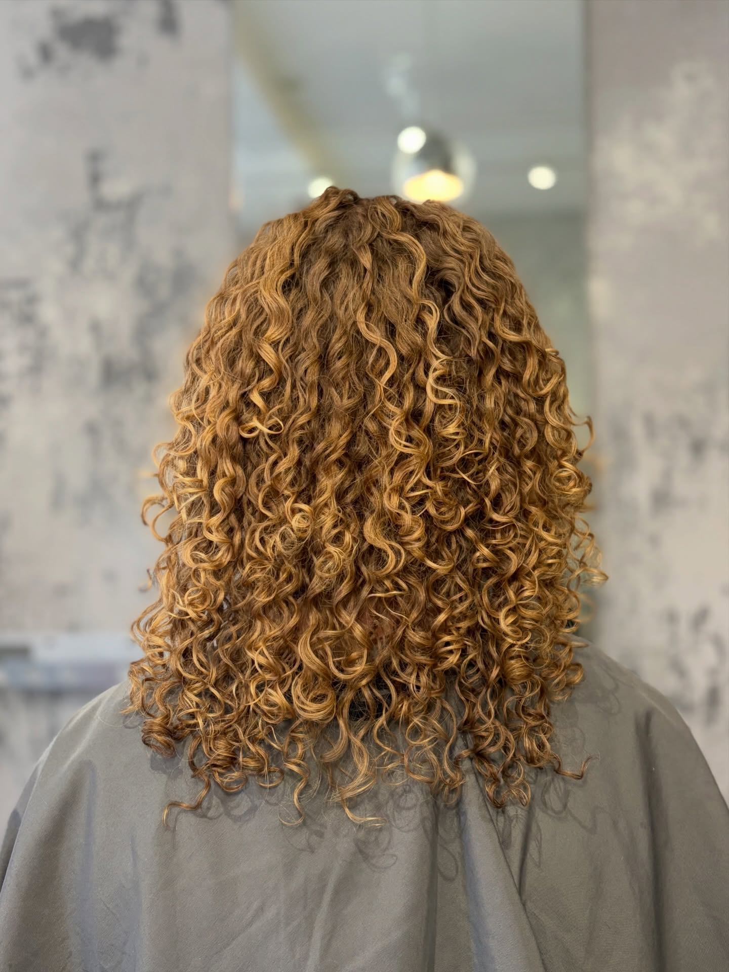 SWIPE💕This cut might not be a hairstylist’s idea of perfect but it can still be the perfect cut for the client. Every head of curls is different, and our job is to work with the hair in front of us, its challenges, its health, and the client’s goals. Sometimes that means a stylist might want to take more length than the client is ready for. The magic is in meeting in the middle: being honest, being realistic, and creating a shape that keeps the hair improving while still making the client feel their absolute best 💕💕💕
Hair by shakye x
#curltalk #curlyhairspecialist #london #explore #curls