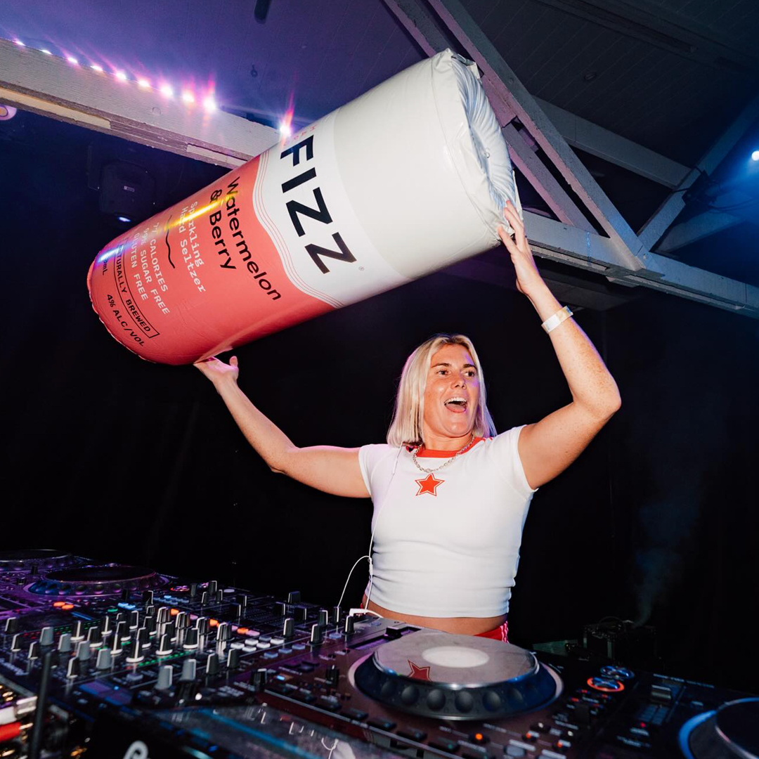 We're bringing the party with these epic inflatables for Hard Fizz and Fireball Whiskey! 🎉🔥
📸 @fireball_au
📸 @hard_fizz