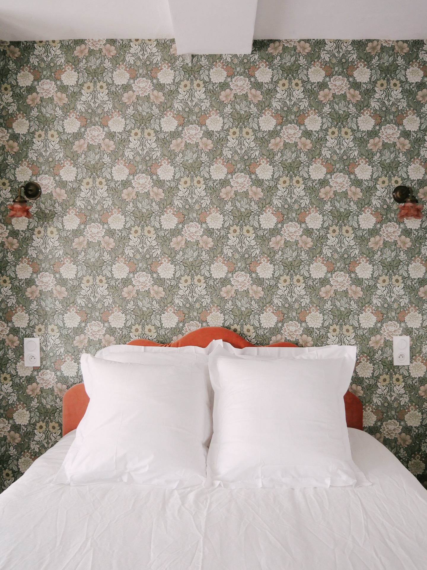 Le printemps fleurit à la Maison Pieuse !
#maisondevacances #puisaye #frenchhome #frenchinterior #weekend