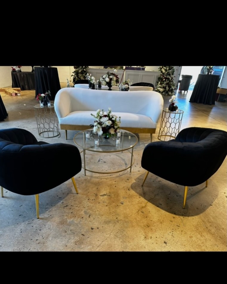 Lounge seating available for rent #eventrentalsatlanta #partyrentalsatlanta #georgiaeventrentals #luxuryrentalsatlanta #chairrentalsatl