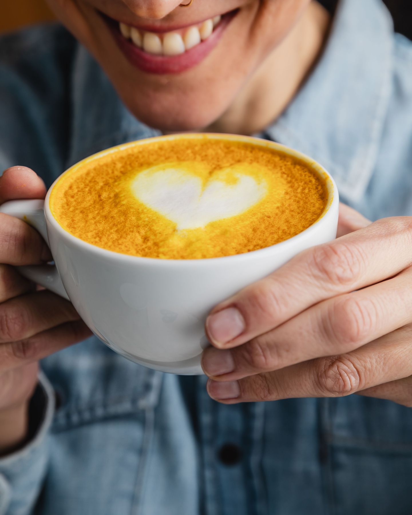 DRINK THE SUNSHINE 💛
Connaissiez-vous les super pouvoirs du curcuma ? C’est un puissant anti-oxydant, qui aide à renforcer l’immunité. Notre golden mylk est une boisson idéale à boire tout au long de l’année pour renforcer ses défenses !
📸 @alicepages
#goldenmilk #naturopathie #latte` #veganparis #sansglutenparis #restaurantvegan #healthybreakfast