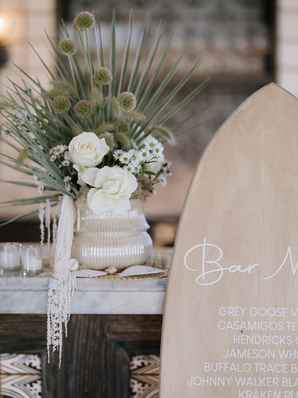 Wedding signage, but make it personal.
Swap traditional bar signage for a custom surfboard bar sign & pair it with your signature wedding cocktail.
🌾Planner Tip: Incorporate your signage with your overall wedding esthetic, mix and match texture & material to really make them pop!