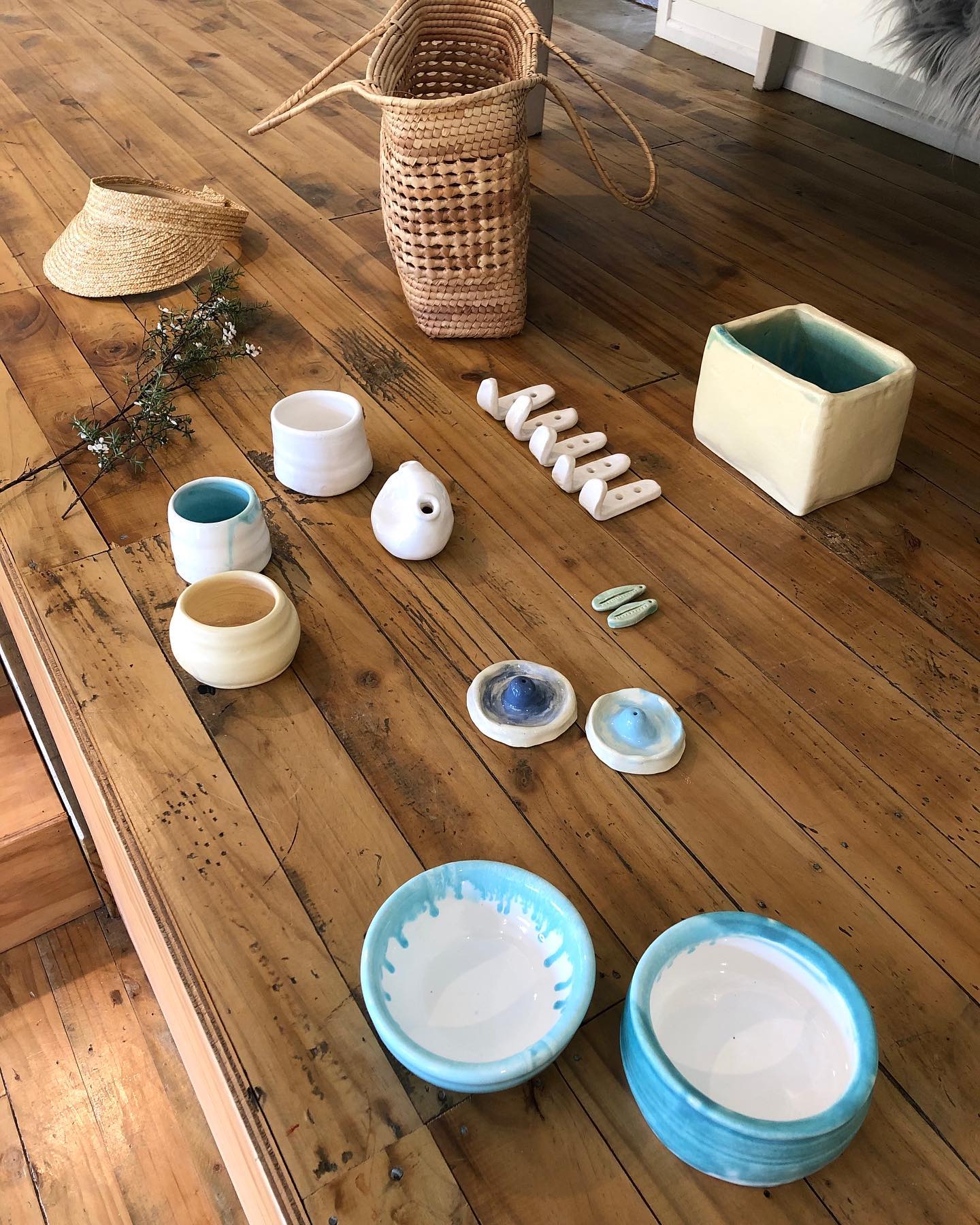 Some cute lil ceramic bits and pieces I made a year ago 🥰 Also I’ve been thinking about having an open studio morning one Saturday this summer (kind of like a mini market). ⠀
⠀
I’d like to invite some local creatives to come in and showcase/sell some of their work from the studio! Think; coffee, good music, and a wonderful opportunity for the community to meet & support local artists! Comment below if you’d be keen to showcase your work, and I’ll keep you in the loop 🤍