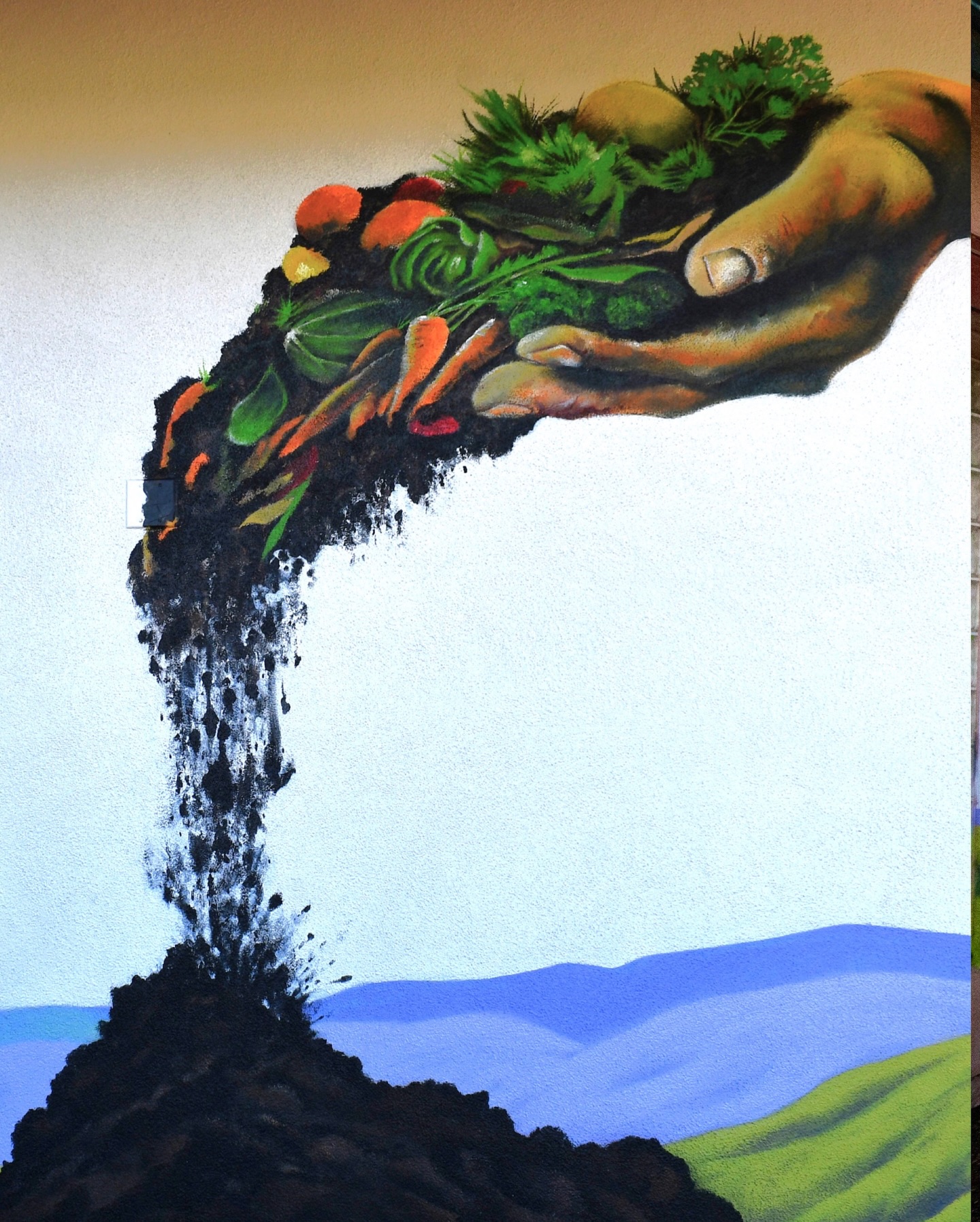 “El Alma de la Tierra” (sister mural to Seaside’s “Black Gold) reflects the profound relationship between people, land, and ancient cycles of sustainability. Created in Greenfield in partnership with the @arts4mc , @cityofgreenfield @salinasvalleyrecycles , @bluestrikeenvironmental @regenmonterey , and the Sort With Heart campaign. Assistance from @oscaroescuro
Thank y’all for having me!
1❤️
📸 by @maddfoxmagdalena and @electericpalmer
#hanifwondirdesign #mural #painting #compost #sustainability