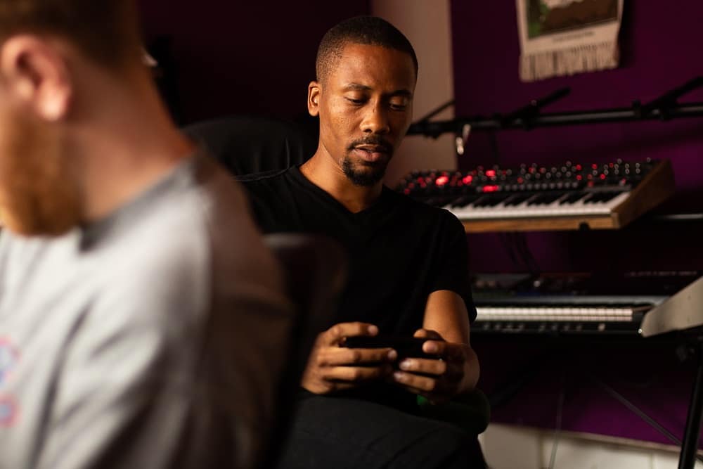 come a long way from going studio with my bro during summer holidays trying to jump on his tracks to snapping for him during his sessions
photographer: @cocoshawvisuals
location: @majortomsmusic