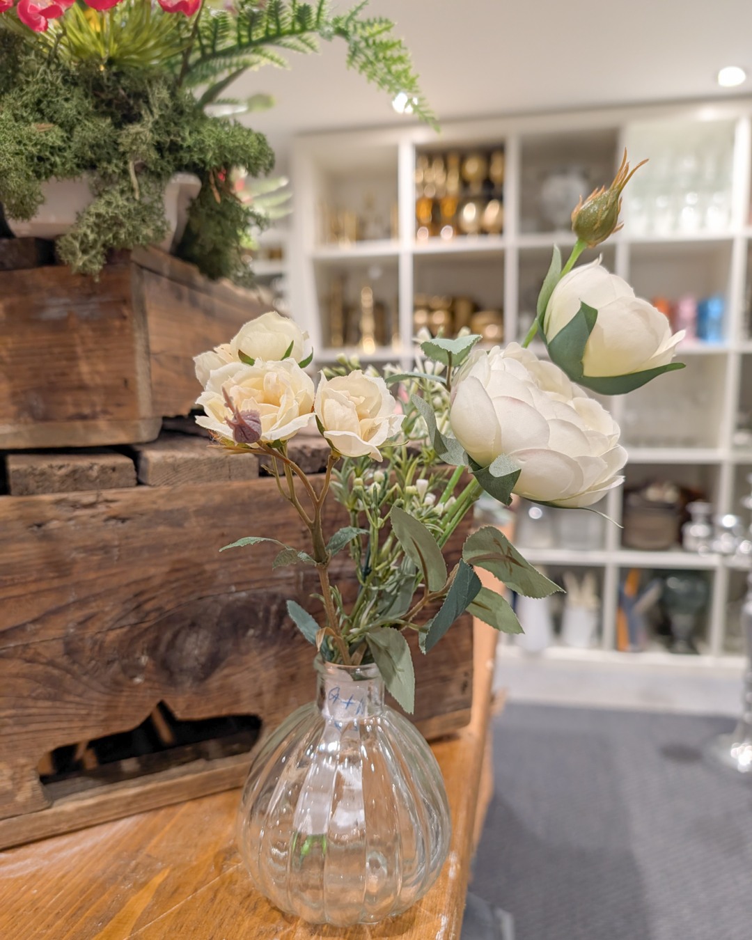 Friday the 13th.... unlucky for some..... not if you order from our brand NEW Faux Floral Collection before the 14th, you will get the free hire of 10 filled bottle bud vases. As this ends tomorrow, if you enquire before the end of the day on the 14th and go on and make a booking before the 18th we will honor the offer.
These bottles are so versatile, and can be used everywhere and anywhere.
As this is a collaboration, you will find our brochure on either the Linen & Lace website or Jo Hicks Flowers website.
#floralbottlevases #fauxfloralscollection #fauxweddingflowers