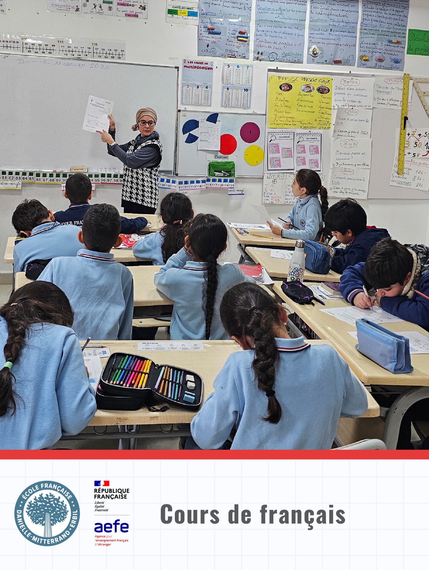 En classe primaire, nos élèves apprennent le français avec motivation et confiance.
-
In primary school, our students learn French with motivation and confidence.
-
لە قۆناغی بنەڕەتی، قوتابیەکانمان بە پاڵنەر و متمانە بەخۆبوونەوە فێری زمانی فەرەنسی دەبن
-
في المرحلة الابتدائية، يتعلم طلابنا اللغة الفرنسية بدافعية وثقة.