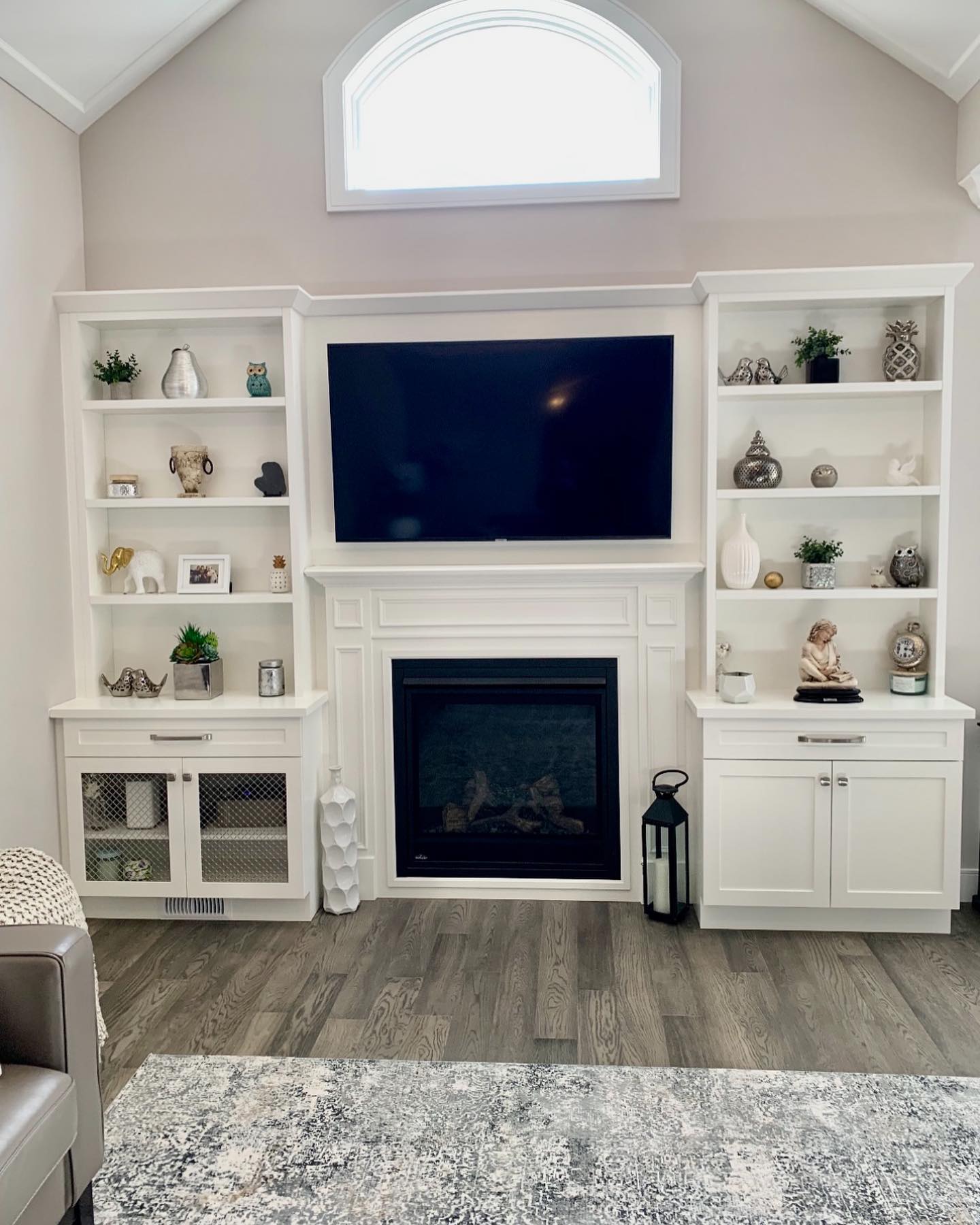 The incredible difference that built-ins can make to your space.
.
.
Cabinets designed and supplied by : @hawks.custom.cabinetry
#whiteinteriors #homerenovation #whitecabinets #fireplacedecor #fireplacemakeover #cabinetry #cabinetrydesign #crownmolding #fireplaceinspo #cabinetinstallation