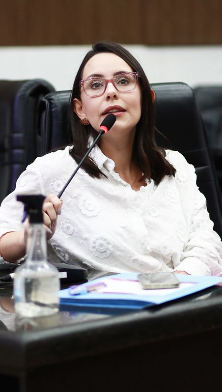 O TRABALHO NÃO PARA! 💜
Confira o resumo de tudo que cobrei na Plenária de hoje para a nossa cidade!
👇Nosso mandato é na rua: a gente ouve a sua demanda e transforma em ação oficial na Câmara.
Indicações e Ofícios que acabamos de protocolar:
📍 Ipê Amarelo: Pavimentação, revitalização e poda na Rua dos Coqueiros.
📍 N. Sra. de Fátima: Infraestrutura na Rua Sinhá do Rancho.
📍 Jd. Bandeirantes: Obras na Rua Antônio Raposos + iluminação na Rua Emboabas.
📍 Retiro: Revitalização urgente da Pista de Caminhada.
📍 Darcy Ribeiro: Operação Tapa-Buraco em TODAS as ruas!
📍 Segurança: Lombofaixa na Rua VC-05 para evitar acidentes.✨
Com o apoio do Deputado Federal Newton Cardoso Jr. e alinhados com a Prefeitura, vamos fiscalizar todos os pedidos.
💬 O seu bairro está na lista? Deixe um “🚀” nos comentários!
#CarolDoTeteco #Contagem #CamaraDeContagem #PrefeituraDeContagem