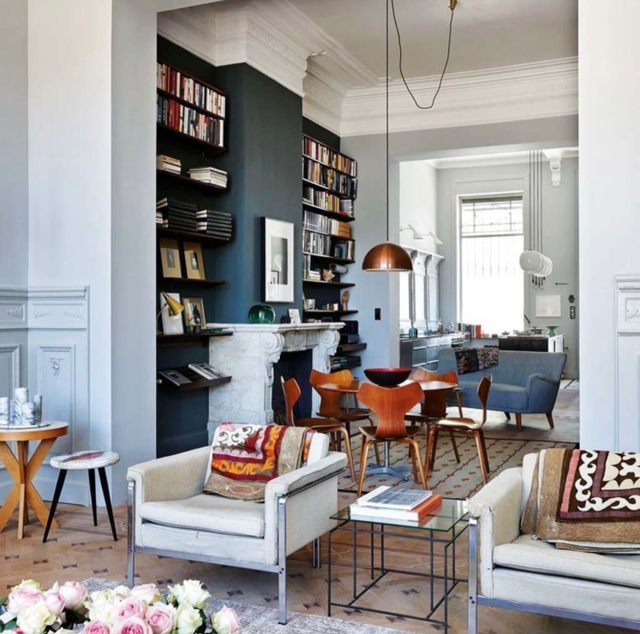 One thing I always pay attention to when designing a space: what you see beyond the room you’re in.
If you can see from one room into another, those spaces should feel connected.
That doesn’t mean everything needs to match, but elements like colour palettes, materials, and overall mood should complement each other.
When rooms visually flow together, a home instantly feels more harmonious and intentional.
I came across these lovely examples while scrolling Instagram and Pinterest and had to share them here for inspiration.
#niksenmoods
#interiordesign