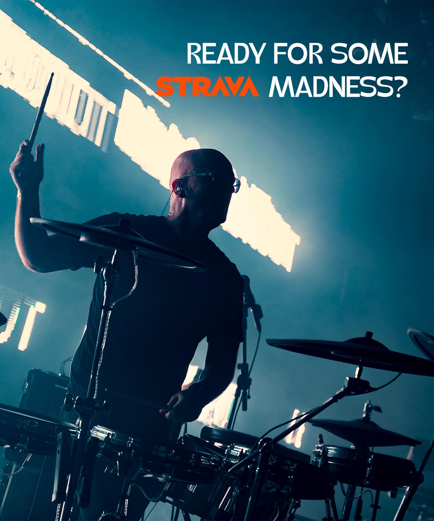 Ever wondered how many calories a project like this burns? 🔥 Well… we’re about to find out.
Together with Sporza face Bavo, the production team, soloists, conductor and the Antwerp Philharmonic Orchestra, we’re turning Club Classics into a Strava event.
But we need you too! 🔥🥳
Turn on your sports watch or Strava during Club Classics and record it as an activity in this Strava group. Let’s see how many calories we can burn together on the dancefloor. 🎶🔥