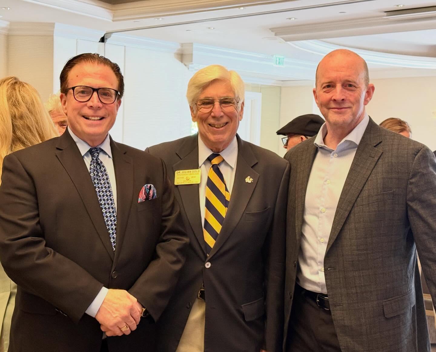 Rotary Mondays✨Our guest speaker was Mark Hood, Chief Executive Officer of the Union Rescue Mission, where he leads efforts to address homelessness and related issues in Los Angeles. Pictured L-R: Frank Mottek, President Julian Gold, Mark Hood. @unionrescuemission