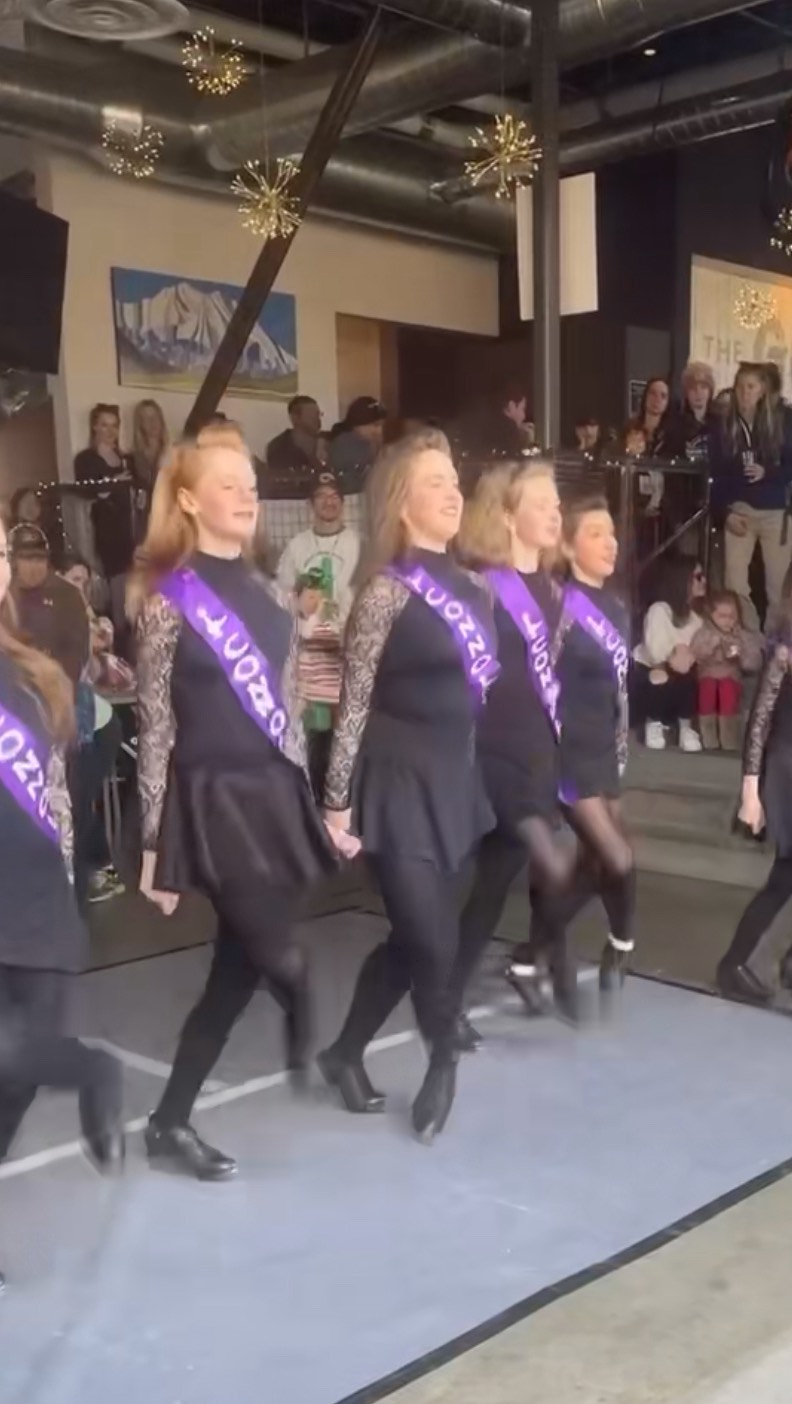 ☘️ Golden Mill’s St. Patrick’s Day festivities return!
This Saturday (3/14) catch the @connollyirishdanceco from 1-2PM for a family-friendly afternoon of Irish dance and good vibes.
Festive taps pouring with the luck of the Irish: @guinness , @harplager, green @coorslight, @maxlinebrew Irish Red, and @plattpark Mick Lovin’ Irish Stout.
Here for a good time (but not a long time): specialty brews available through 3/17.