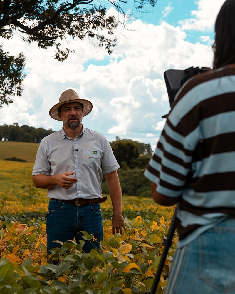 Uma produção imersiva no universo da @agrobom.com.br
Conteúdo pensado para mostrar de perto a força do agronegócio e a história de quem trabalha, todos os dias, movimentando o Brasil através dos grãos.
—
Quer comunicar sua marca com estratégia e presença?
Entre em contato com o Grupo Limoeiro e solicite seu orçamento.
#empreendedorismo #empresario #marketing #marketingdigital #branding
