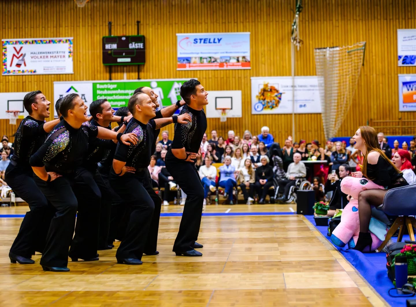Heute steht für unser B-Team ihr letztes Turnier der Saison an!🩷🩵💛
Ihr könnt nicht live vor Ort in Nürnberg dabei sein?
Kein Problem! Ab 15:30 Uhr gibt es einen Livestream!
Wir freuen uns auf eure Unterstützung!
📸@fabian.weber.fotografie
@svengehring98 @lleniib @arminschaerfer @stefan_remarc
#bietigheim #dance #latin #heartandsoul #2bundesliga