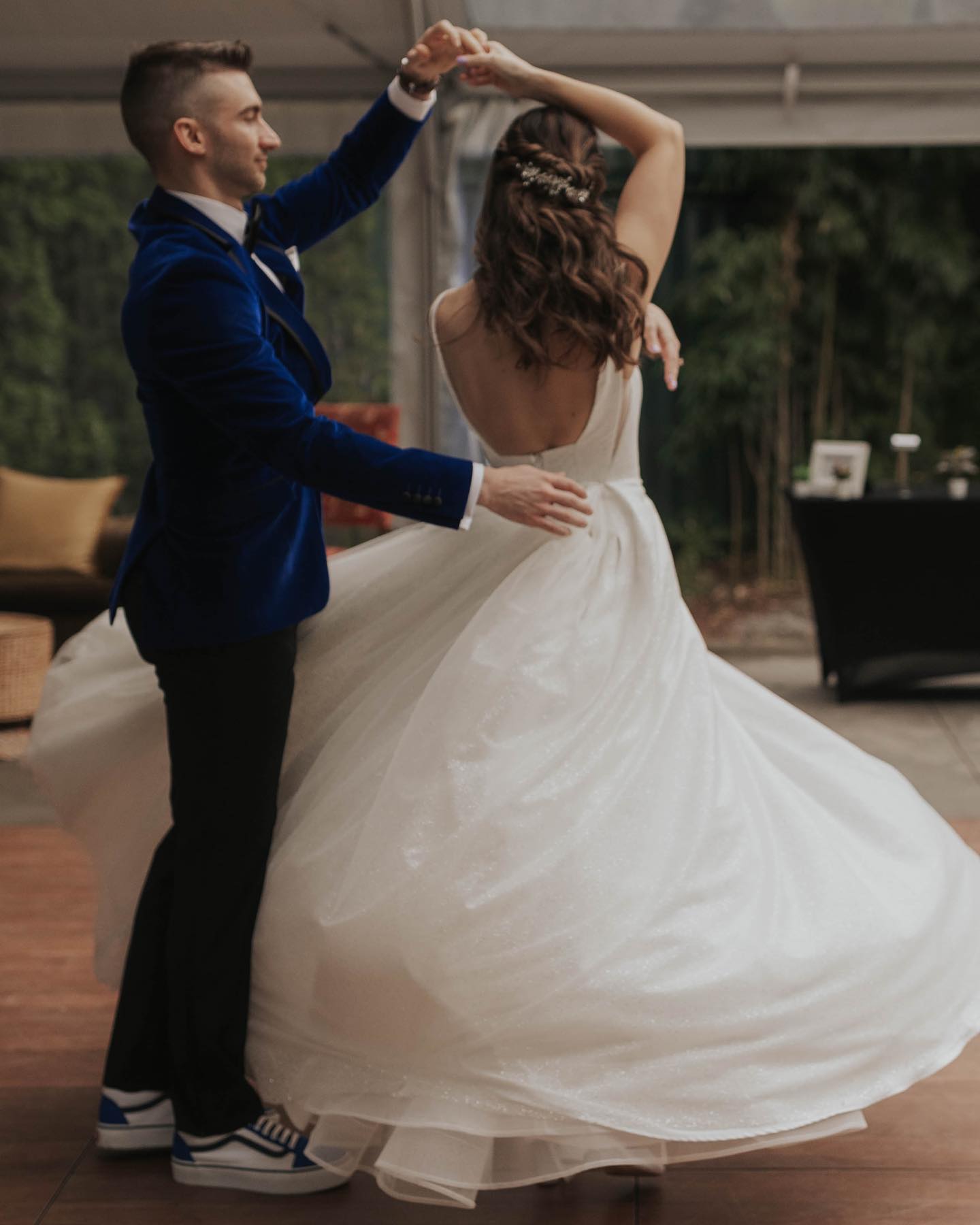 Reflecting tonight on how beautiful it is to witness love that is so uniquely distinguishable to each coupleā¦. Like a fingerprint. Your wedding day is just a physical imprint of your one of a kind bond. Only your hearts know, only your chemistry can feel. Itās pretty damn special.
.
.
Venue: @thegriffinhouse
Photographer: @marleebobphoto
Coordination: @alittlegrace.alittlelace
Videographer: @casperson_productions
Hair/makeup: @blushingbridepdx
Catering: @cherylson12th
Bar service: @booze_trucks
Dress: @aniabridal
Alterations: @elleheavin
Live band: Tim Mayer of All Jazz Considered
Cocktail Entertainment: John Gilmore Music
Bride: @lilikiepke
.
.
#vintagestyle #weddingplanner #weddingcoordinator #weddingstyle #instawedding #pnwwedding #pnwlife #oregon #hoodriver #thegorge #oregonlife #weddingday #weddingstyle #unique #beyou #undeniable #weddingdress #weddingdecor #weddingreception #weddingdance