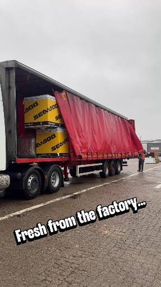 A fresh delivery of Sea-Doos has just landed for the New Wave Club 2026 fleet.
Straight from the crate and onto the pontoon.
We're busy getting them prepped and ready for members.
Season loading… 🌊
#Seadoo #JetskiLife #NewWaveClub #PooleHarbour #JetskiClub #MarineLife #BoatClub @brp_experiences