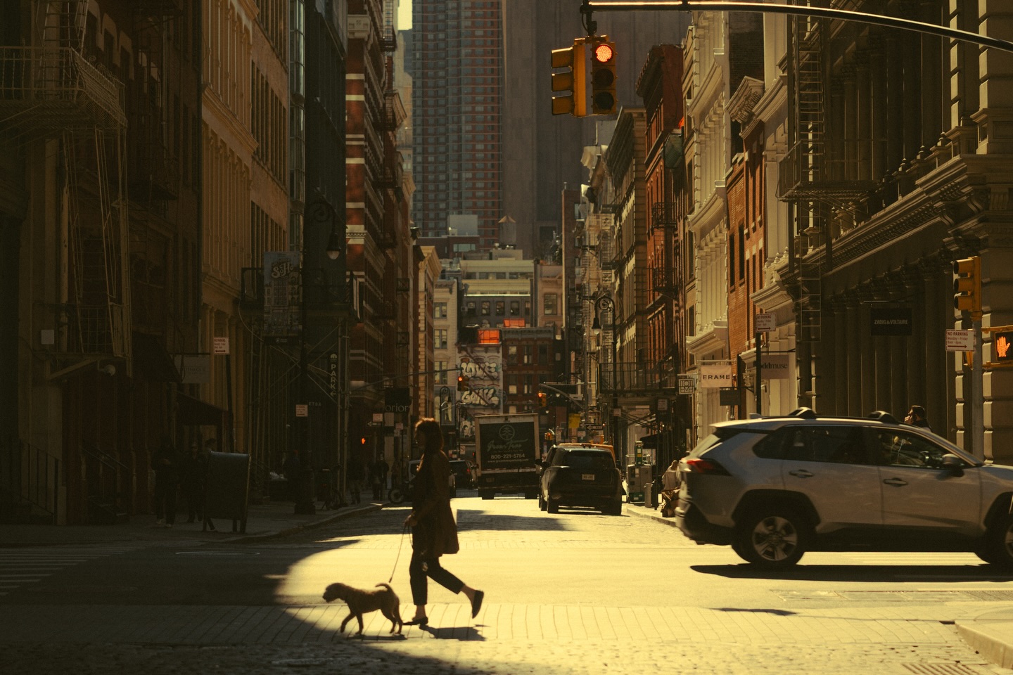 Good morning New York, it’s a warm sunny day here in New York City, go out and get your vitamin D today!☀️
All photos were taken yesterday on my longgg walk all around the city:’)
.
.
#nyc #nycphotographer #nycstreetphotography #oldtonecollective