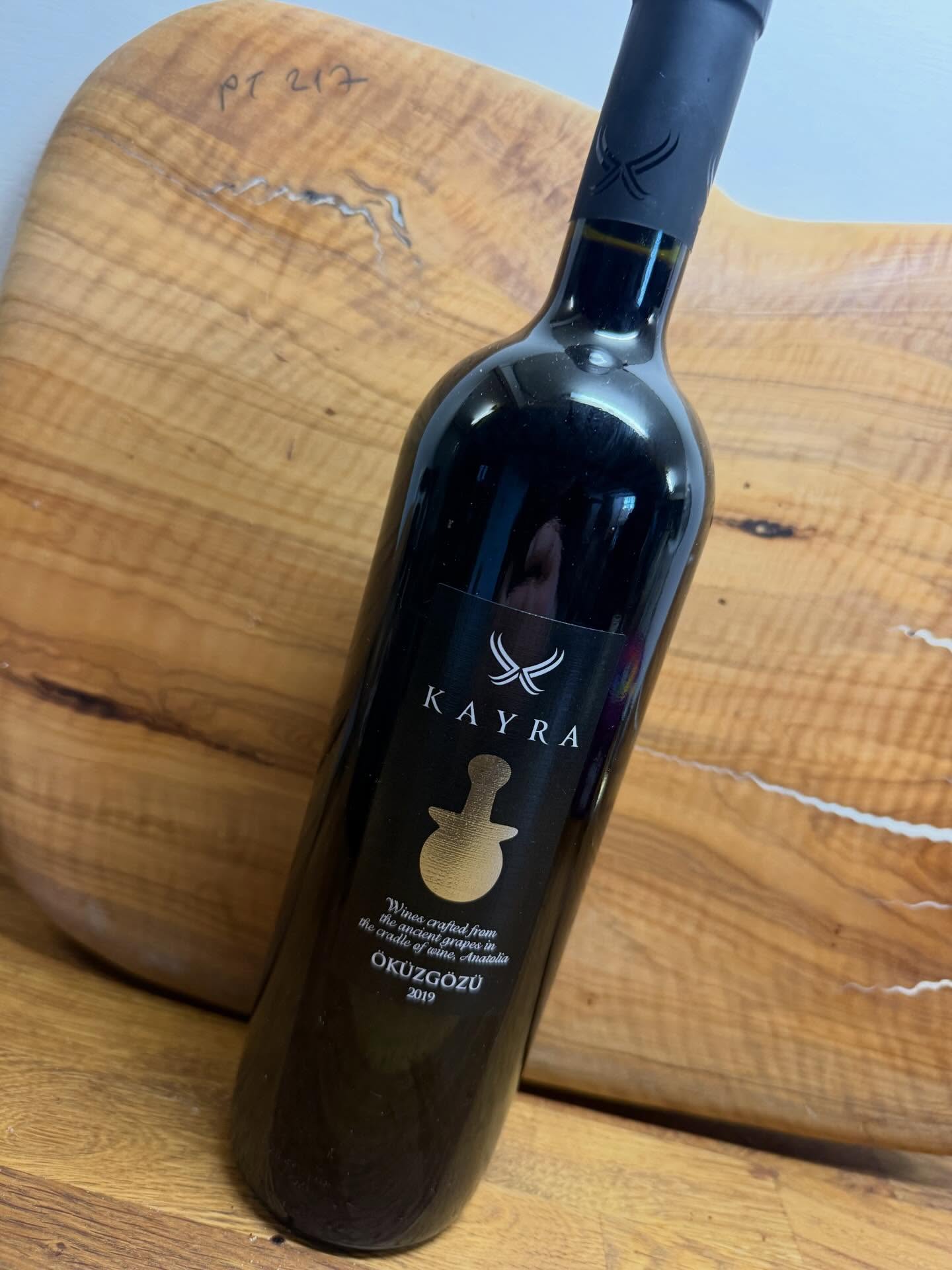 This is truly an undiscovered treasure of Turkey - and we are lucky to have it! Okuzgozu is a native grape of Turkey from a brilliant producer with over 80 years of experience behind them. With strawberry, raspberry and cherry notes - this full bodied wine is fabulous with lamb or nutty dishes with good flavours. If you want to try a beautiful wine from a wonderful region in the world - this is the one. Available from our store - link in bio - and accompanying Insta story.