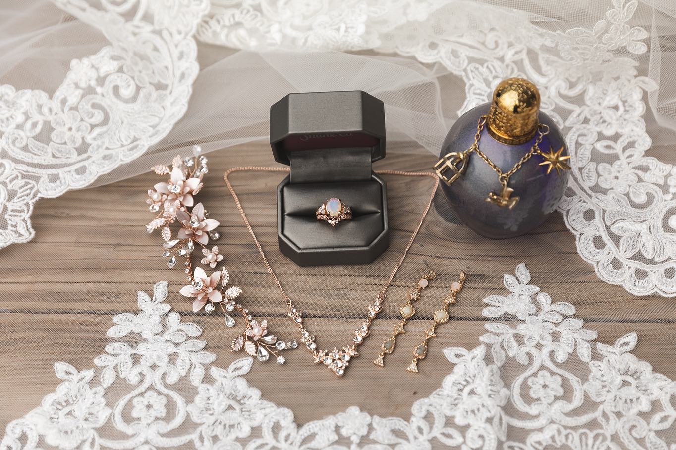 Beauty is in the details of the little things. 💕💕💕 #arizonaweddingphotographer #arizonaweddingphotography #sedonaaeddingphotographer #phoenixweddingphotography #arizonawedding #azweddingphotography #azwedding #lasvegasweddingphotographer #adventurephotographer #travelingphotographer #AZweddingphotographer #arizonaphotographer #weddingday #desertweddings #weddingdetails #weddingjewelry #weddinggoals #dreamwedding