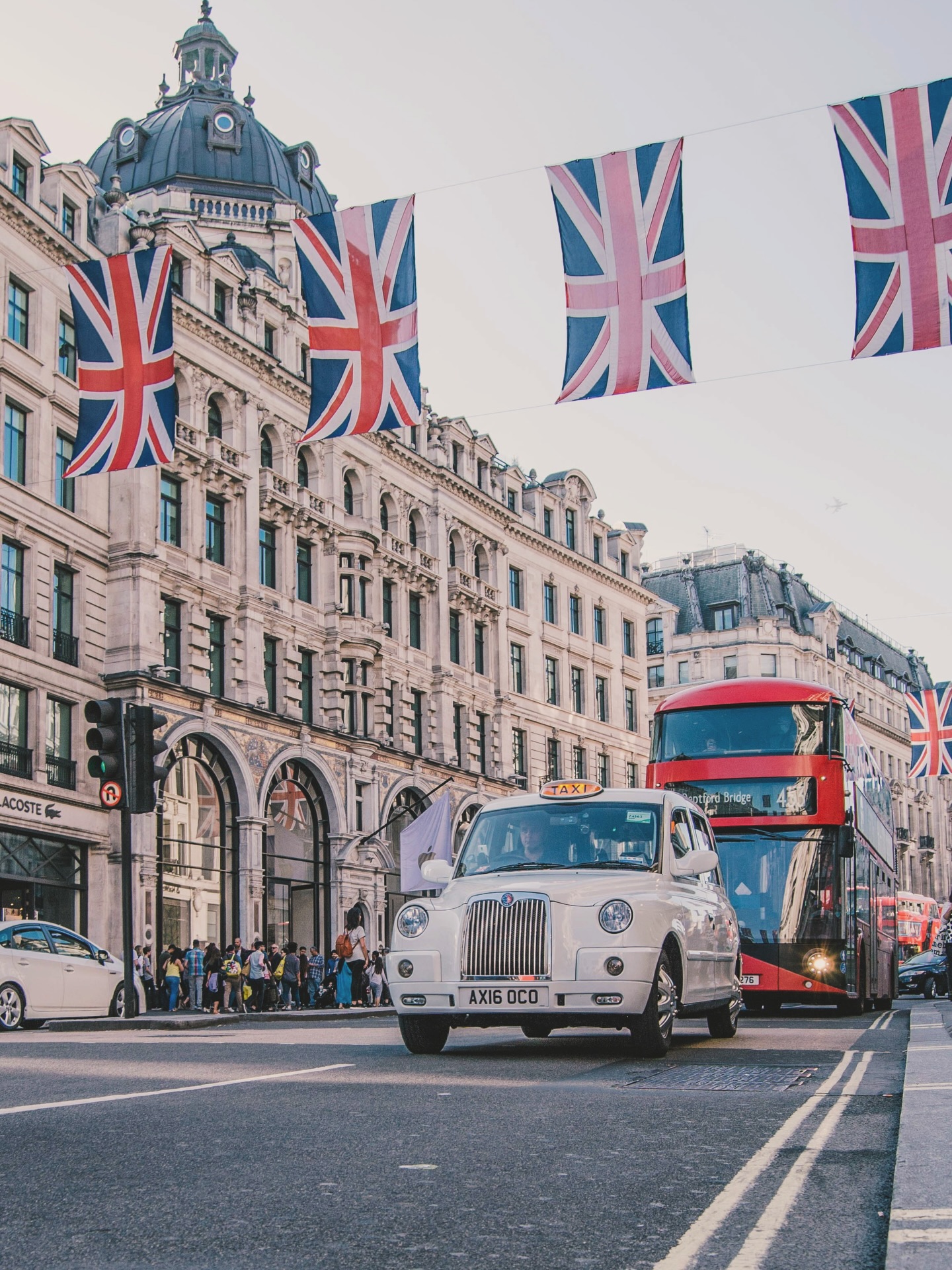 For the third consecutive year, our Director of Sales is attending Unite USA this morning at the prestigious QEII Centre in London, overlooking the magnificent Westminster Abbey.
This event has become an important annual meeting point for Pure Luxury Dreams, and a wonderful opportunity to showcase one of Miami’s most iconic landmarks: InterContinental Miami.
Rising above the shimmering waters of Biscayne Bay, the hotel has long been a defining feature of the Miami skyline. From its upper floors, sweeping views stretch across the bay toward the legendary beaches of Miami Beach, where the Atlantic Ocean meets the vibrant energy of the Magic City.
At the heart of the hotel stands an extraordinary masterpiece: “The Spindle”, a monumental sculpture by the legendary British artist Henry Moore, one of the most influential sculptors of the 20th century. Carved from travertine marble and weighing nearly 70 tons, the sculpture was installed before the hotel itself was built, making it the artistic centerpiece around which the entire building was designed.
Today, the InterContinental Miami remains a place where art, architecture and hospitality meet, and stands proudly as one of the most iconic hotels in both Miami and the state of Florida.
A destination we are proud to present once again this year with Pure Luxury Dreams.