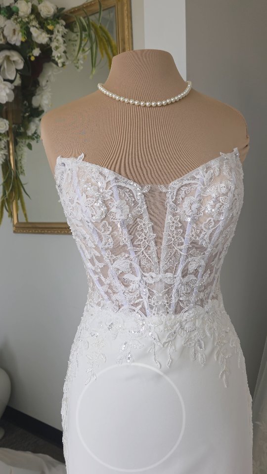 💍 Book a private bridal appointment and get expert one-on-one guidance.
📞 337.541.9990
🌐 emmasbridalboutiques.com #lafayettelouisiana #lafayettela #lafayettebrides #lafayettewedding