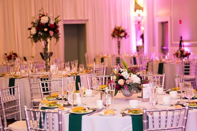 Love is in the Air!!
Photography: @michael_conway_photography
Florals: @fairytale_florist
.
.
.
#saratogawedding #saratogasprings #upstatenyweddings #saratogabride #ballroomwedding