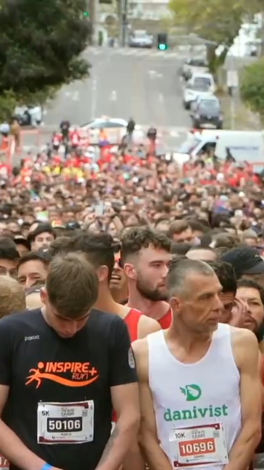 Vocês estão preparados? 🔥🏃♂️
O coração bate mais forte… a expectativa cresce… e a contagem regressiva começa!
Vem aí a 11ª Meia Maratona de Caxias do Sul, nos dias 26 e 27 de setembro. Dois dias para viver a emoção da corrida, superar limites e sentir aquela energia que só quem corre aqui conhece.
🌇 Dia 26 – largadas ao entardecer
🌅 Dia 27 – largadas ao nascer do sol
Desafie-se nas distâncias:
🏃 3,4 km | 5 km | 10 km | 21 km
✨ Novidade desta edição:
A Corrida Kids, sem caráter competitivo, para crianças de 3 a 14 anos, incentivando desde cedo o amor pelo esporte.
Prepare seu tênis, reúna sua turma e venha fazer parte de mais um capítulo dessa história.
📲 Inscrições abertas:
www.meiamaratonadecaxiasdosul.com.br
A largada para essa experiência inesquecível já começou.
Nos vemos na linha de partida! 🏁
🎥 @vezz4
#MeiaMaratonaCaxiasDoSul #MeiaCaxias #CorridaDeRua #VemCorrer #CaxiasDoSul #RunningExperience