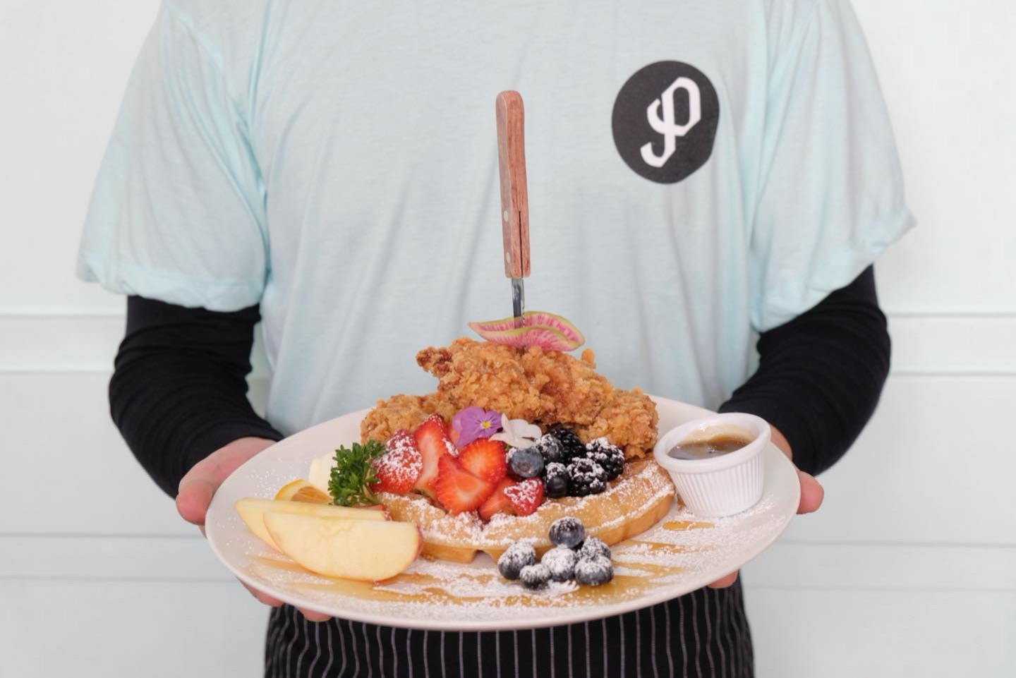 Because brunch should always feel like a treat. ✨
📍Lapisara Eatery
American/Thai Fusion Breakfast • Brunch • Dinner
🏡698 Post St., San Francisco, CA 94109
☎️Tel: (415) 655-3556
⚡️Explore our menu at www.lapisaraeatery.com
We deliver via @DoorDash @GrubHub 🥡🚗
#lapisaraeatery #visitsanfrancisco #brunch #thaifood #chickenwaffle