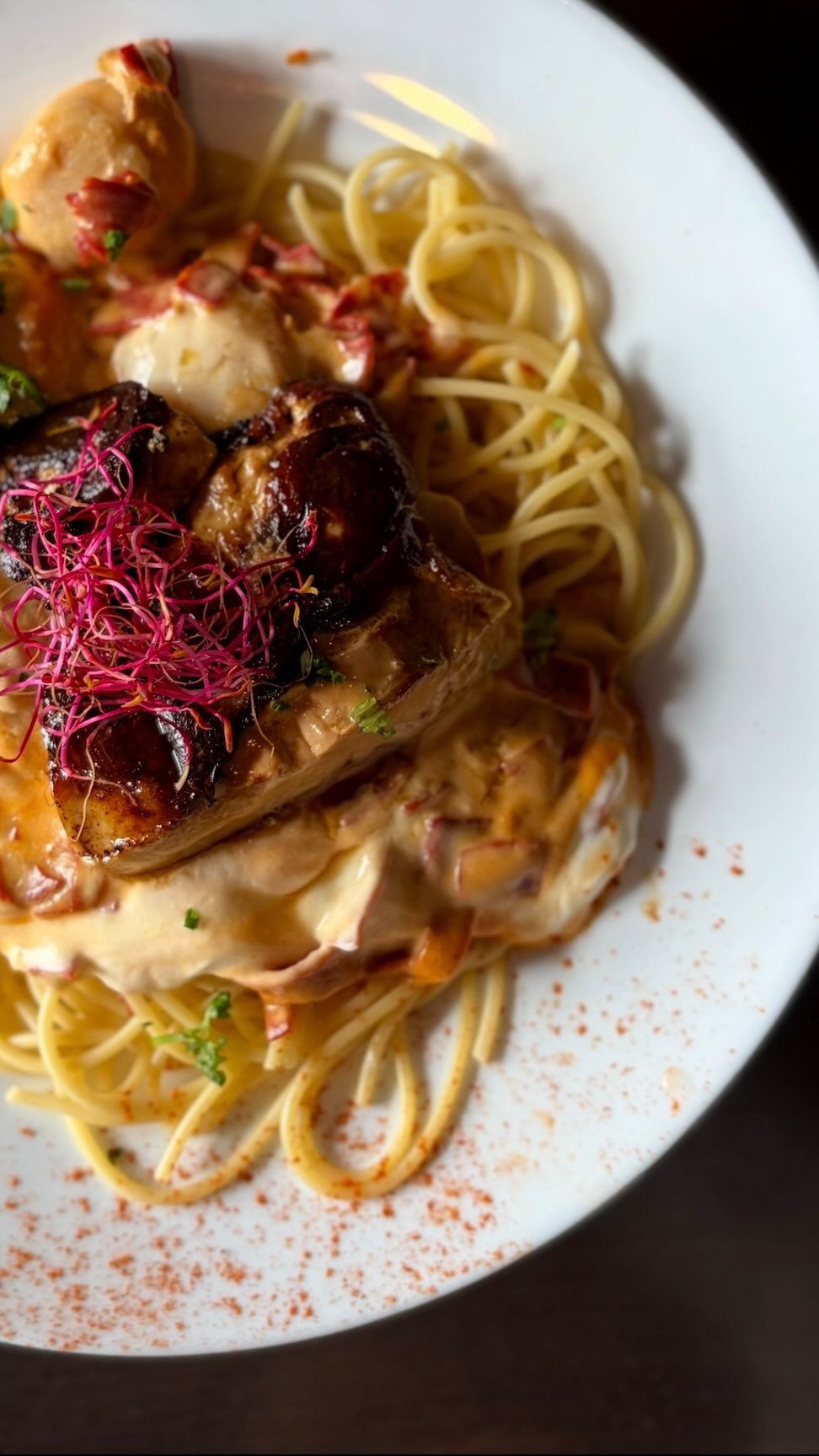 Aujourd'hui, on dit qu'on ne peut plus faire confiance à personne... 😎
Mais il reste une valeur sûre : notre duo terre & mer, présenté par Sébastien.
Promis, Nos plats ne vous laisserons jamais tomber!😉
🍽️ Cuisine familiale
📍434 Rte de Toulouse, Bègles
⏰Ouvert du mardi au vendredi midi et soir
le samedi uniquement le midi
#Begles #quoifaireabordeaux
#reelsrestaurant
#Piccolo #piccolorestaurant