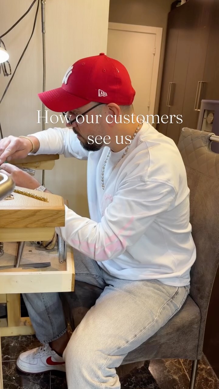Jewellers have 17 different jobs.
#jewelrylife #funnyreels #explorepage #goldsmith #relatablecontent