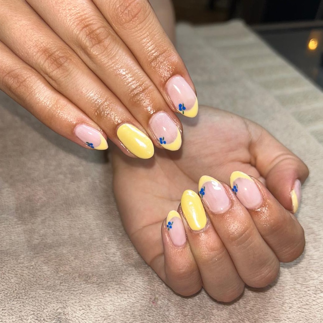 There’s something about this time of year… spring is almost here and we can feel it 🌸✨
The perfect excuse for a fresh set of nails.
Appointments available this week with the very talented Alisha 💅
Book via our website at the top of the page 🌸
#hayleywhitebeautyclinic
#lavenham
#lavenhambeauty
#lavenhamnails
#lavenhamsuffolk
#suffolkbeauty
#suffolknails
#suffolknailtech
#suffolksalon
#sudburynails
#sudburysuffolk
#gelnailsuk
#biabnailsuk
#buildergel
#springnails
#freshnails
#nailinspo
#prettynails
#nailartistuk
#treatyourself
#selfcaretime