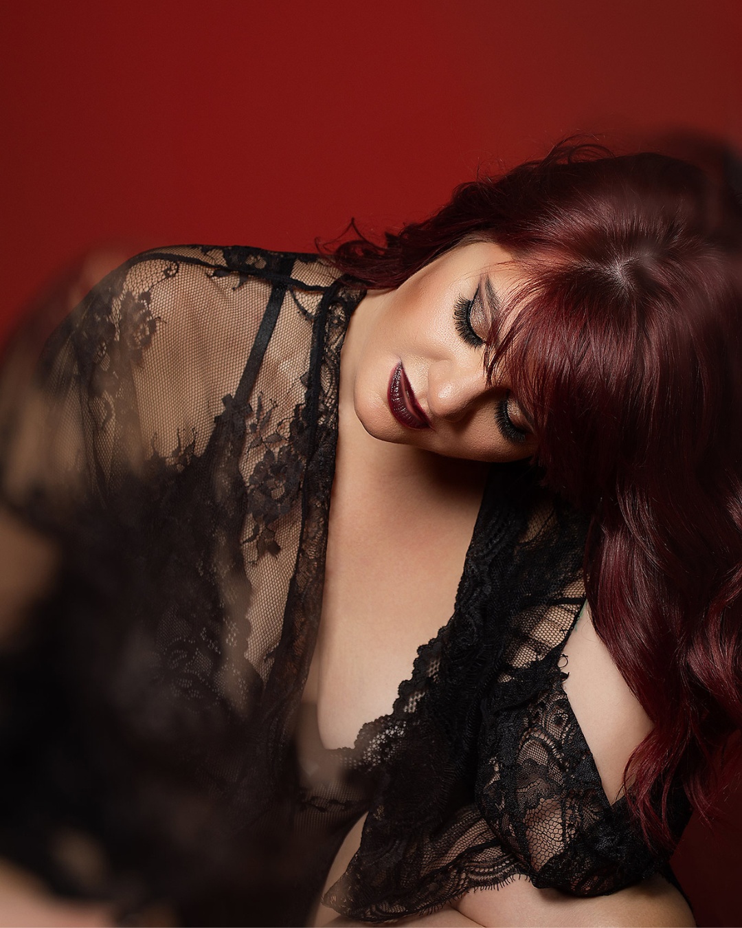 We’ve been taught that confidence is a prerequisite for being seen. It’s actually the by-product.
Every time you tell yourself "I’ll book the shoot when I lose ten pounds" or "I’m just not photogenic," you’re reinforcing the belief that your current self isn't worth documenting.
Jenna’s session wasn't about "faking" a feeling—it was about creating a safe space for her to stop shrinking. The cost of waiting isn't just a lack of photos. It’s the compounding weight of staying guarded.
The moment you allow yourself to be seen is the moment everything shifts.
#AshleyBlackPhotography #IntimatePortraiture #EmbodiedConfidence #SelfLeadership #TheSeenWoman #ClaimYourPower #LuxuryBoudoir #ConfidenceActivation #WomensHistoryMonth2026