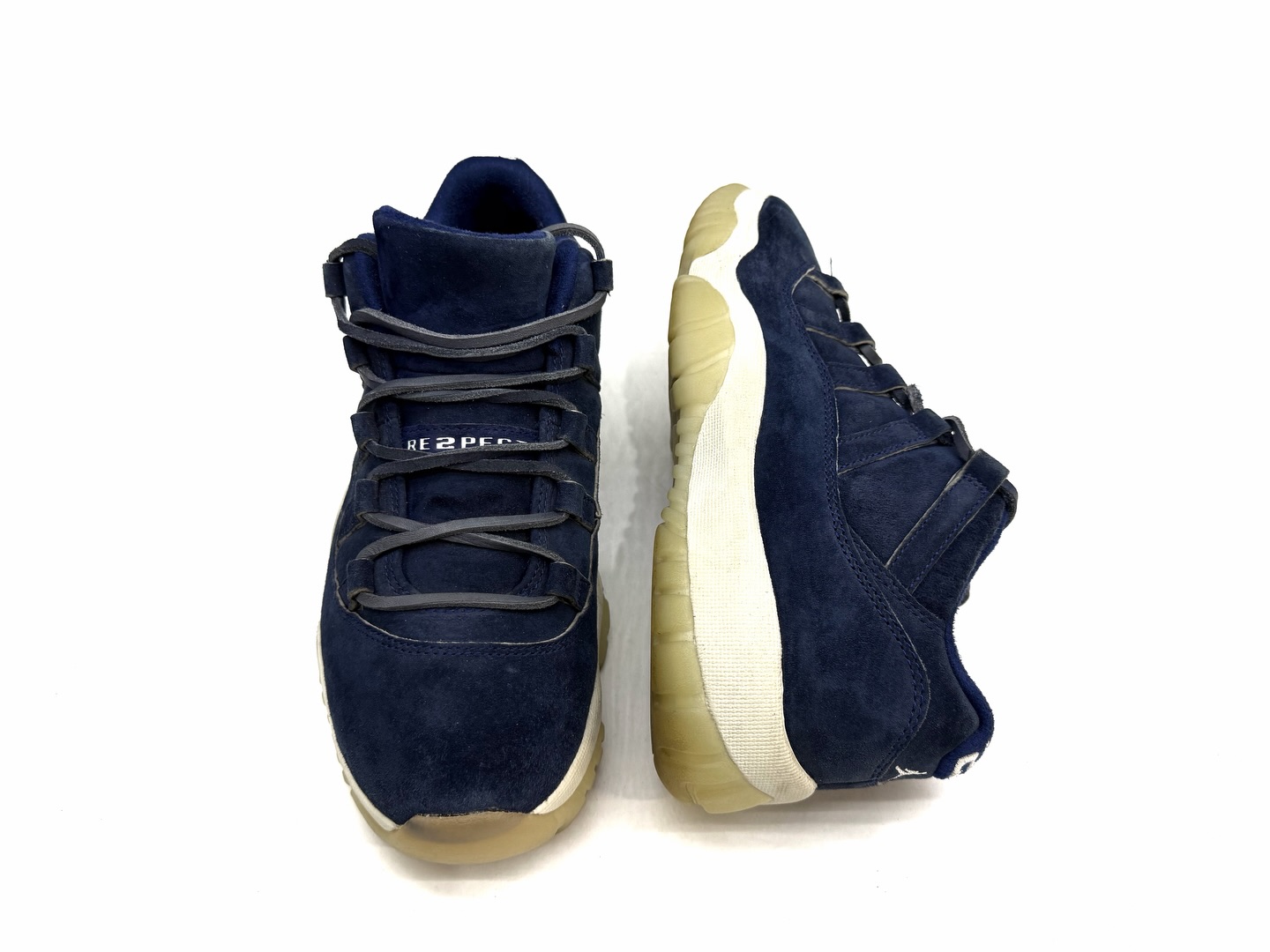 Jordan 11 Retro Low
“Derek Jeter RE2PECT”
AV2187-441
Binary Blue/Binary Blue-Sail
Size 8 Pre Owned
No box $99
#derekjeter #respect #yankees #illery