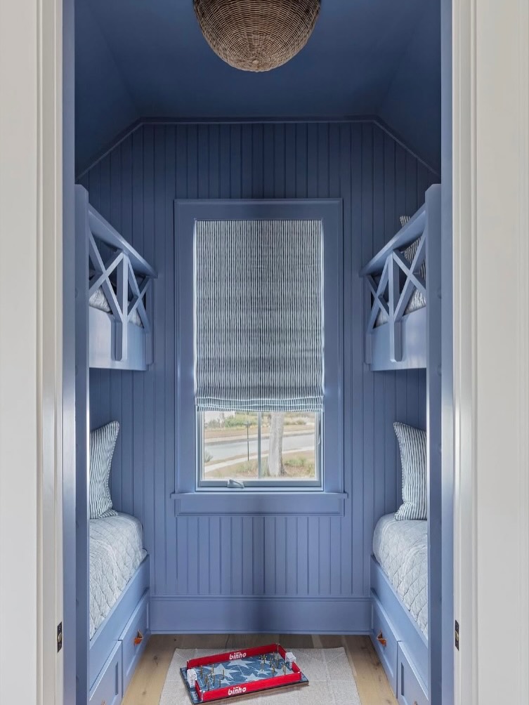 Love seeing “Ripple” by @erikampowelltextiles used in this cozy bunk room by @mollybasileinteriors
The soft watercolor stripe adds just enough movement while keeping the palette calm and classic. Perfect for a relaxed Roman shade like this.
#erikampowell #windowtreatments #interiordesign #romanshade #textiledesign designerfabric