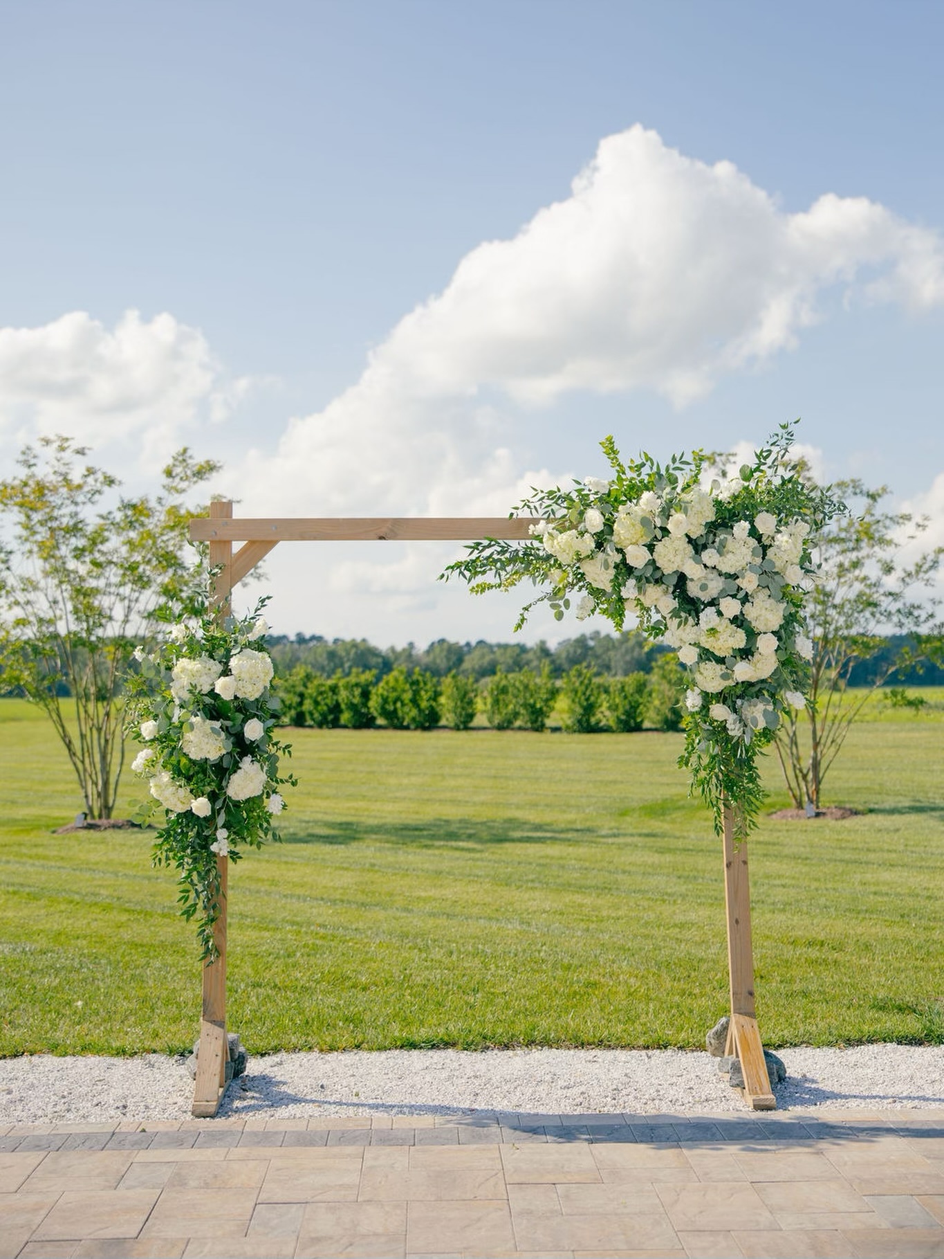 A view we can’t wait to see again very soon. Wedding season is on the way 🕊️
Vendors:
Venue | @breckenridgebarn
Florals | @jstarrsflowerbarn
Photography | @sterrettphotography_
#easternshorewedding #marylandwedding #marylandweddingplanner #marylandweddings #mdweddingplanner