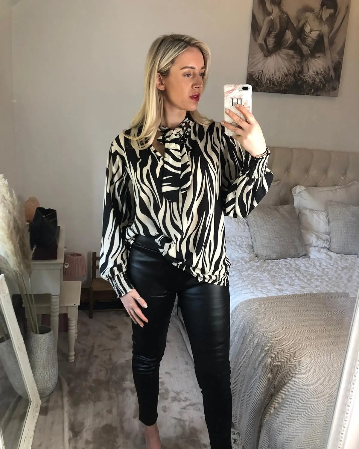 Animal print! π¦π
Will always be on trend!
This gorgeous blouse is so versatile, looks great with anything! It is O/S (8-12) and is only Β£17!
Tap to shop or visit, www.billiesboutique.co.uk πBBxx
